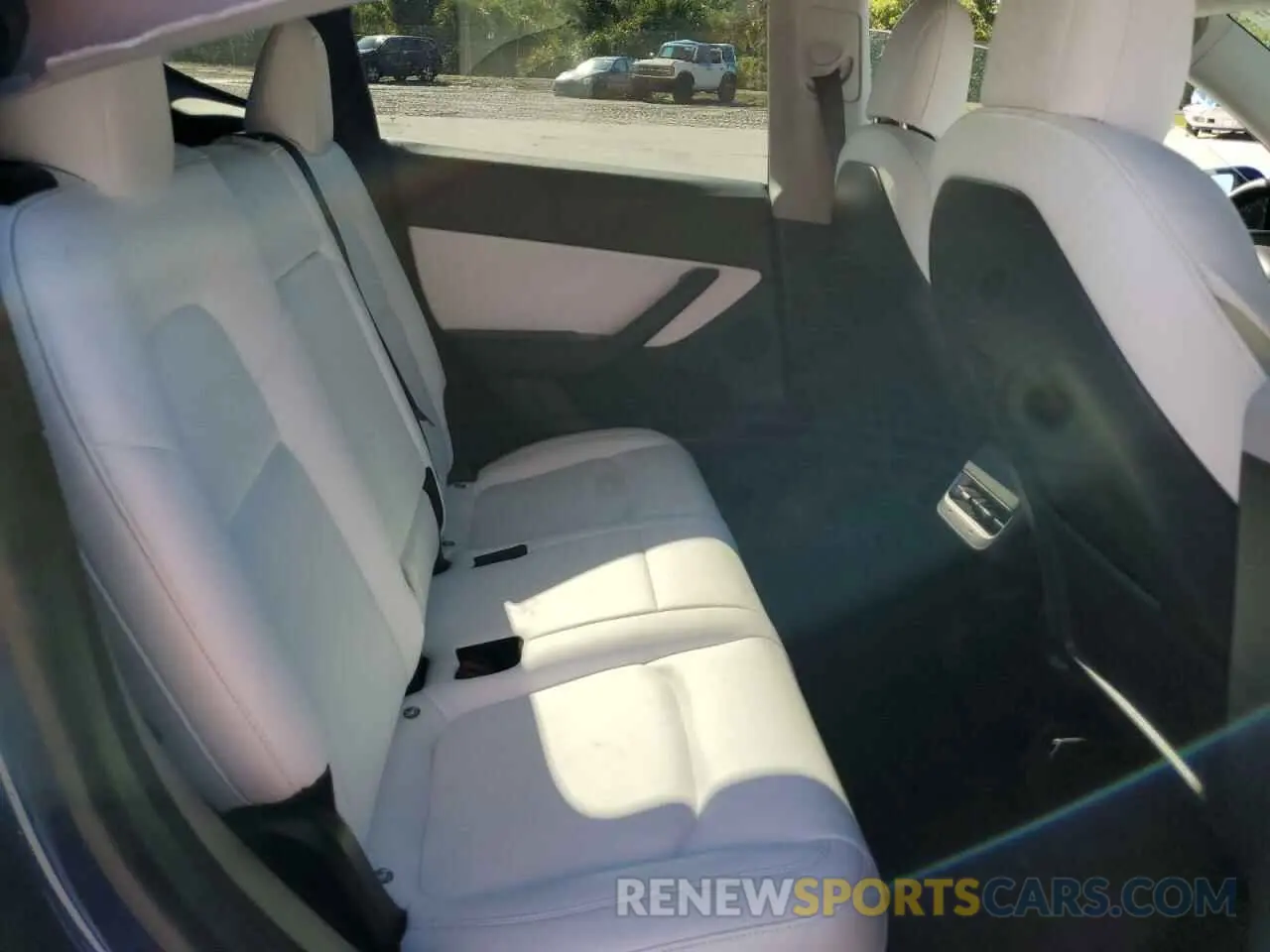 11 Photograph of a damaged car 5YJYGDEE8LF034719 TESLA MODEL Y 2020