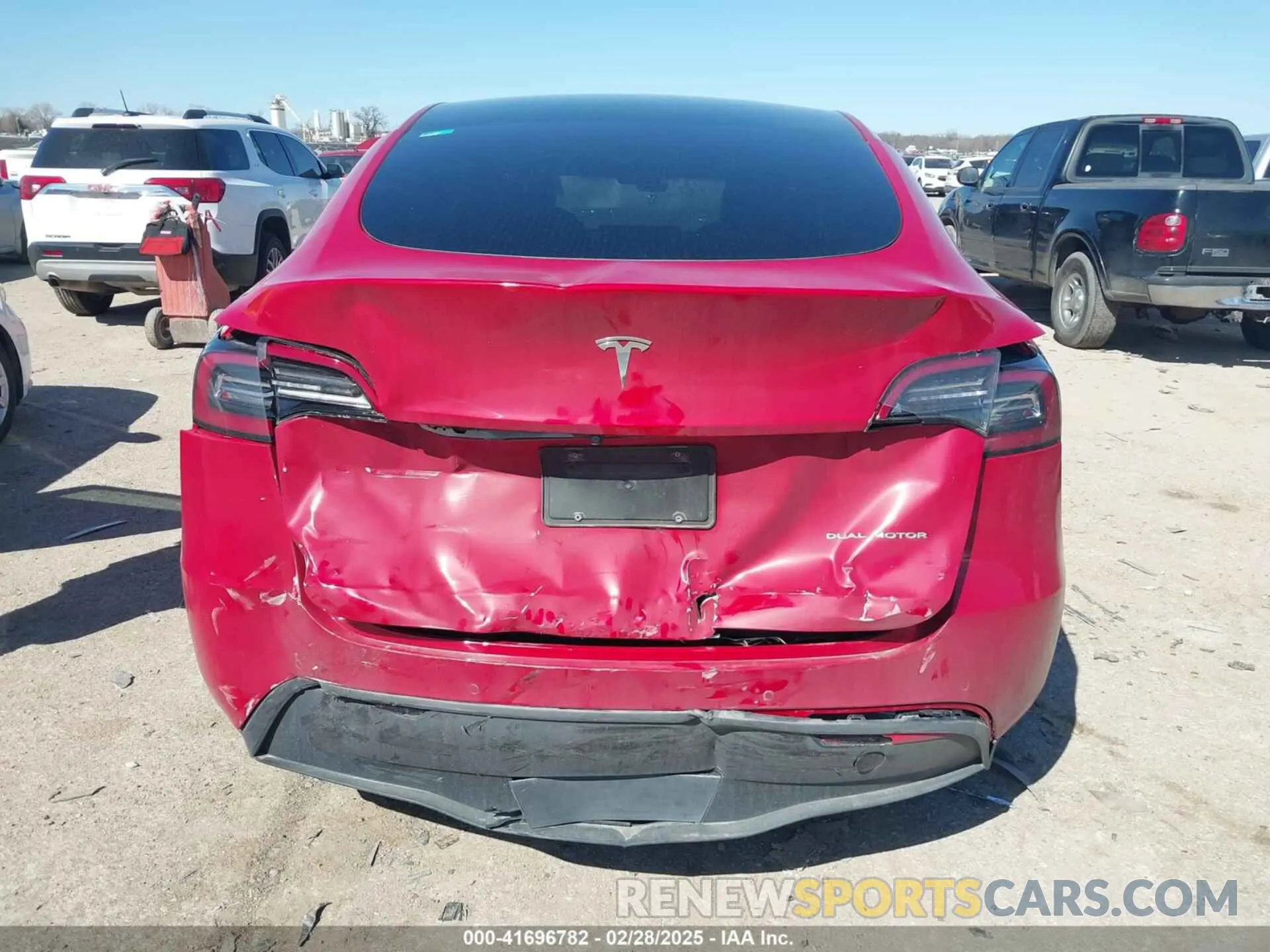 15 Photograph of a damaged car 5YJYGDEE9LF009523 TESLA MODEL Y 2020