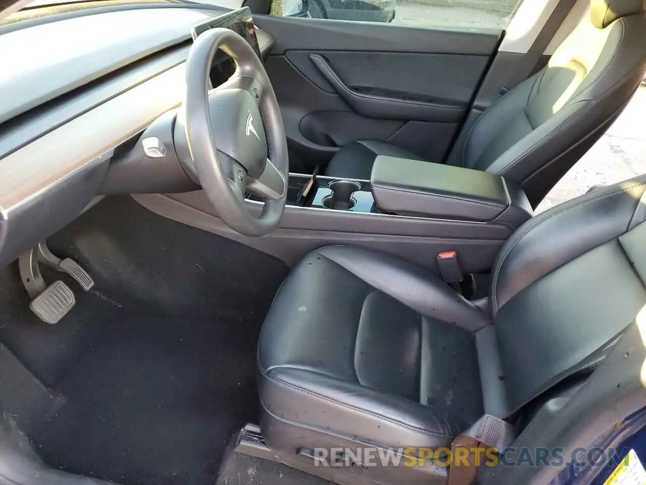 7 Photograph of a damaged car 5YJYGDEE9LF012955 TESLA MODEL Y 2020