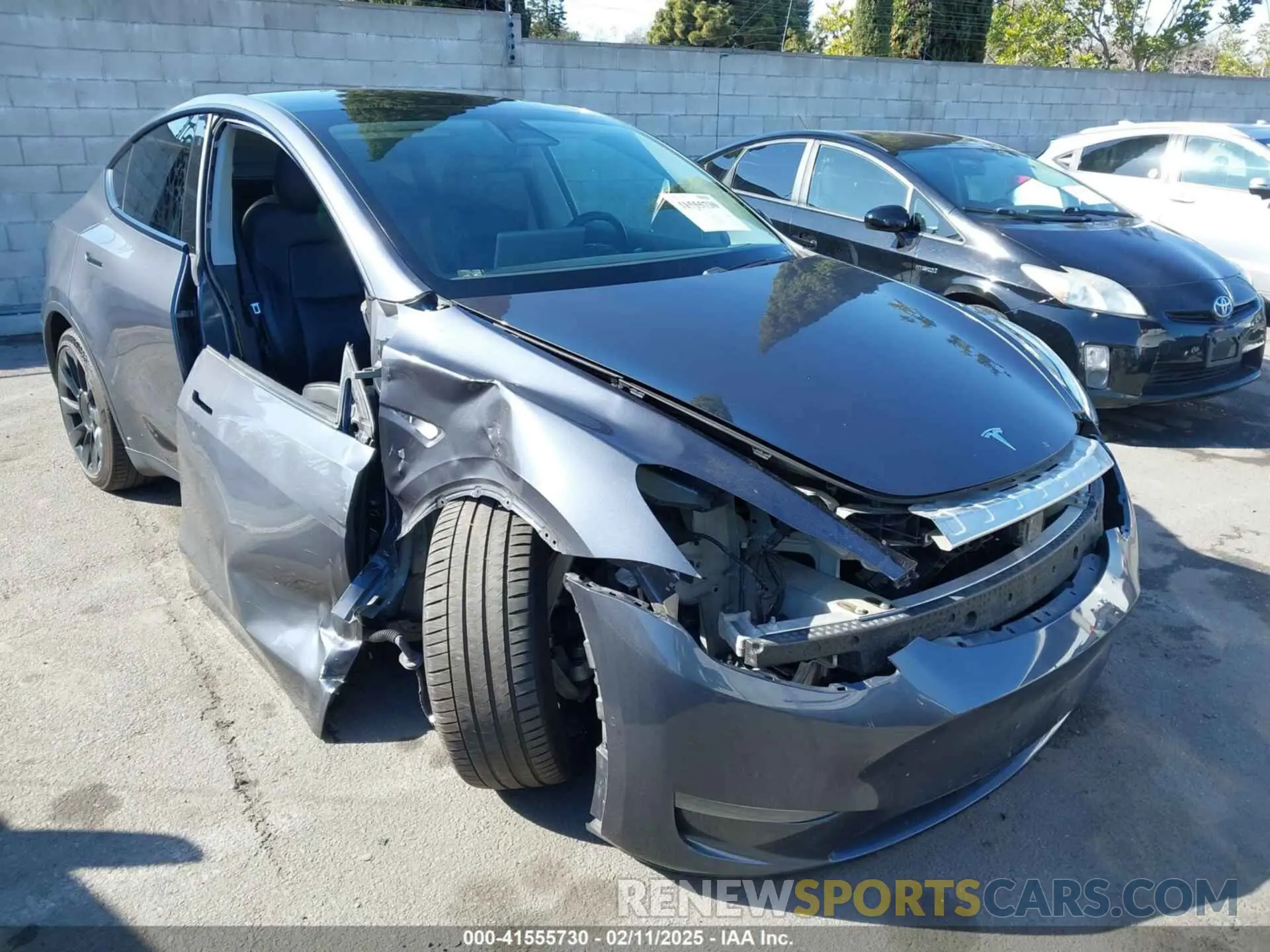 1 Photograph of a damaged car 5YJYGDEE9LF022711 TESLA MODEL Y 2020