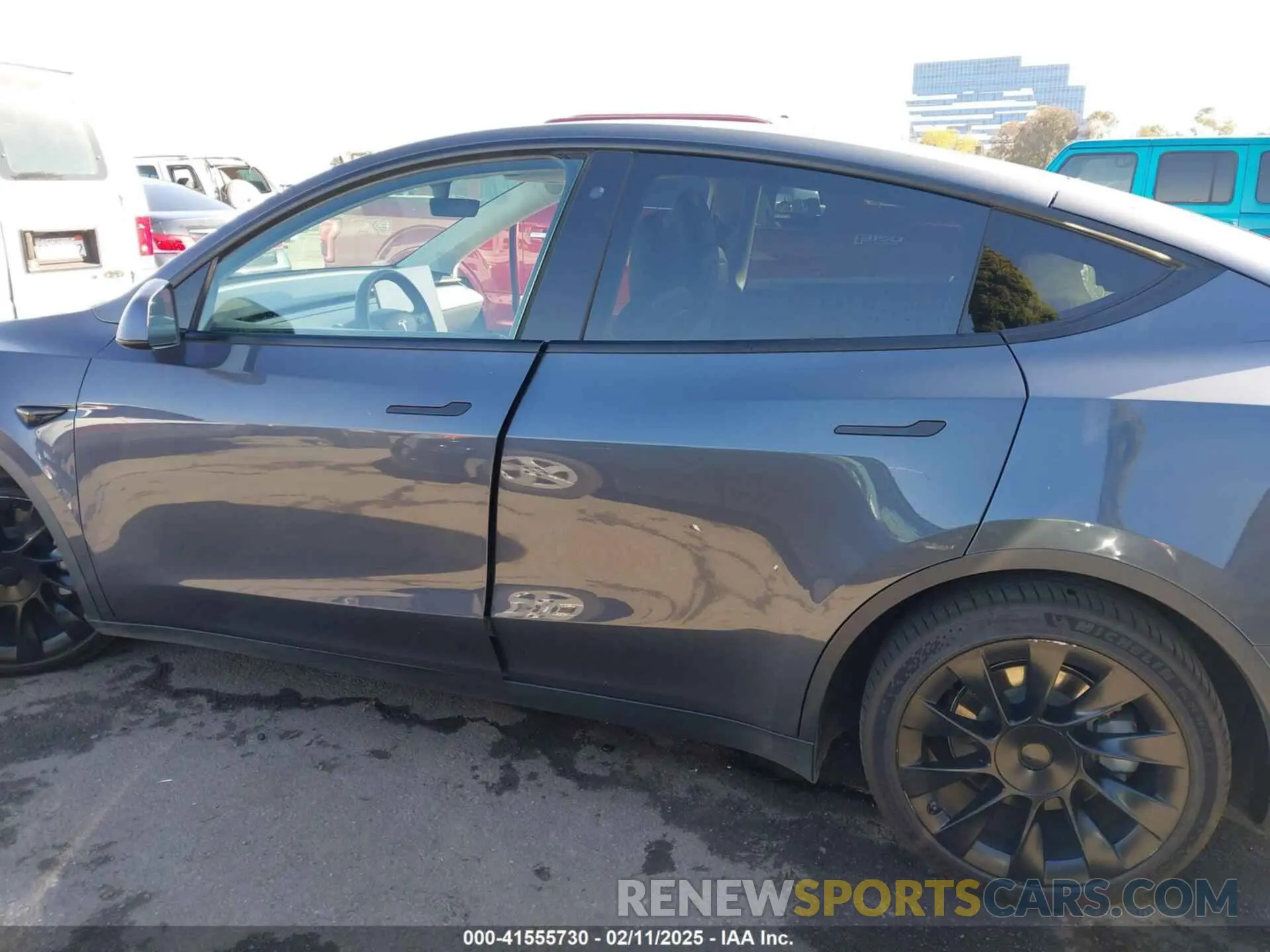 15 Photograph of a damaged car 5YJYGDEE9LF022711 TESLA MODEL Y 2020