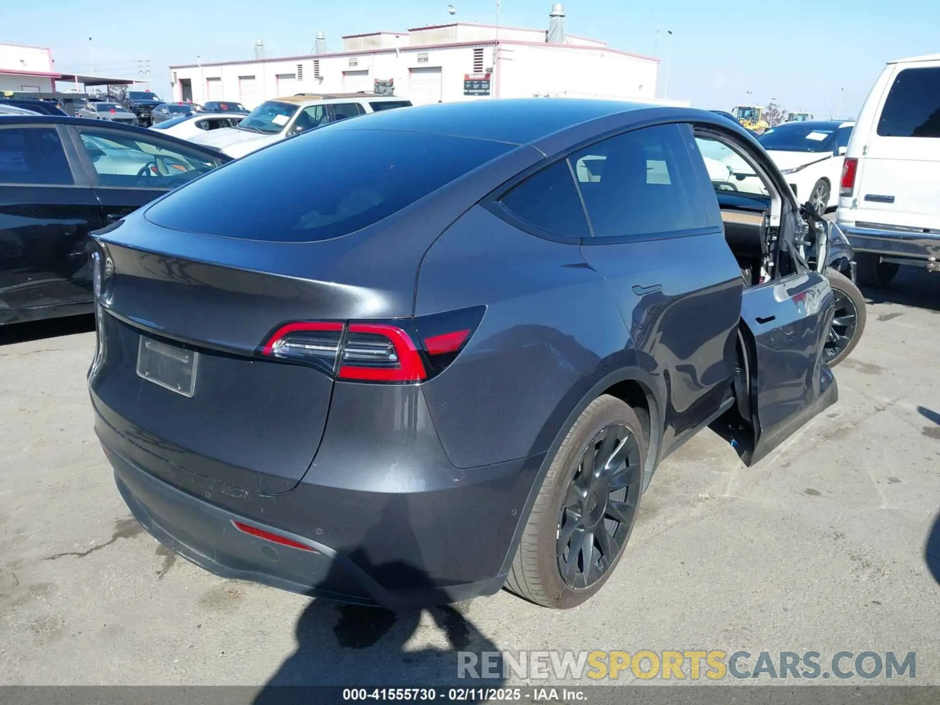 4 Photograph of a damaged car 5YJYGDEE9LF022711 TESLA MODEL Y 2020