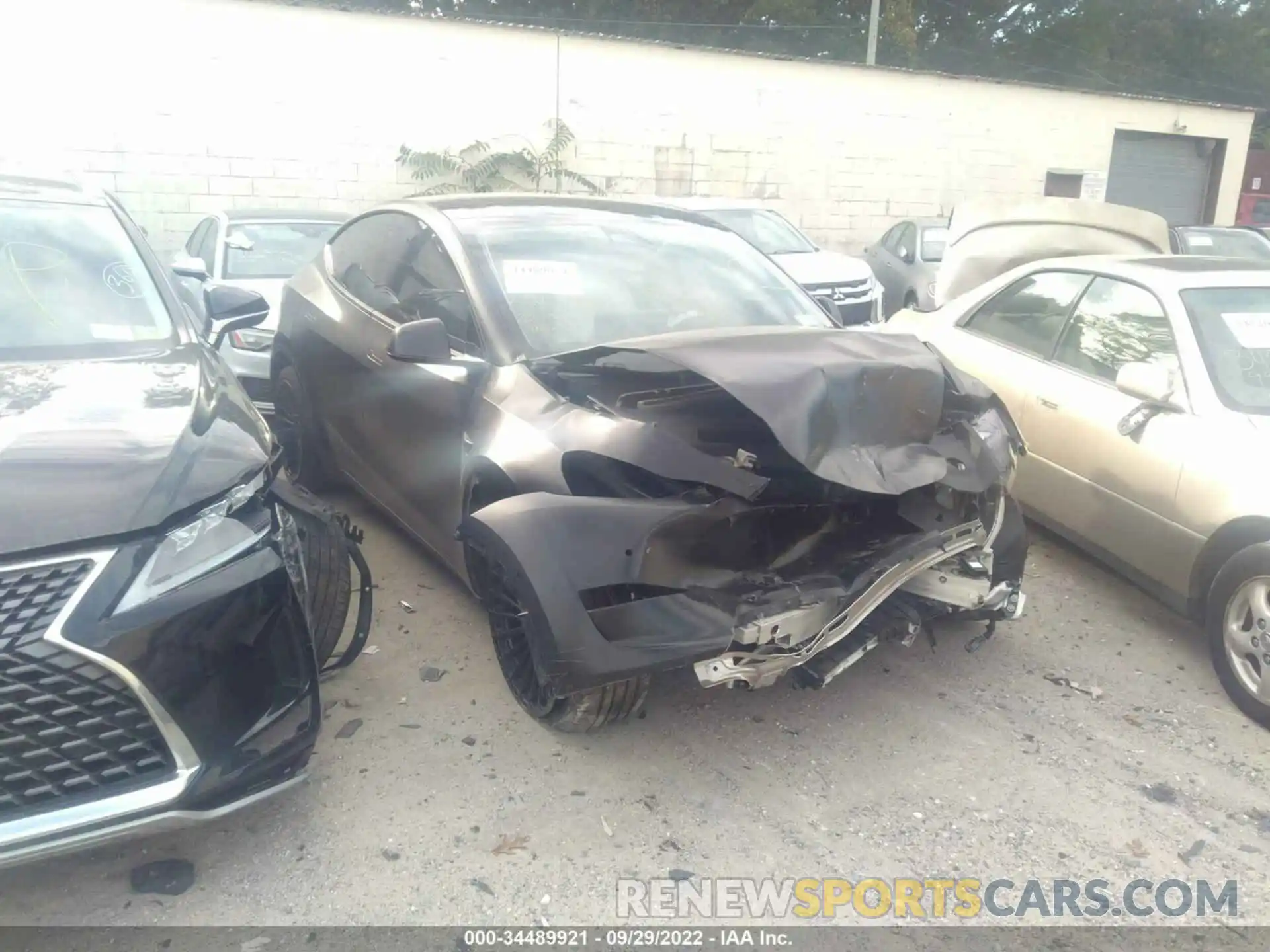 1 Photograph of a damaged car 5YJYGDEE9LF039458 TESLA MODEL Y 2020