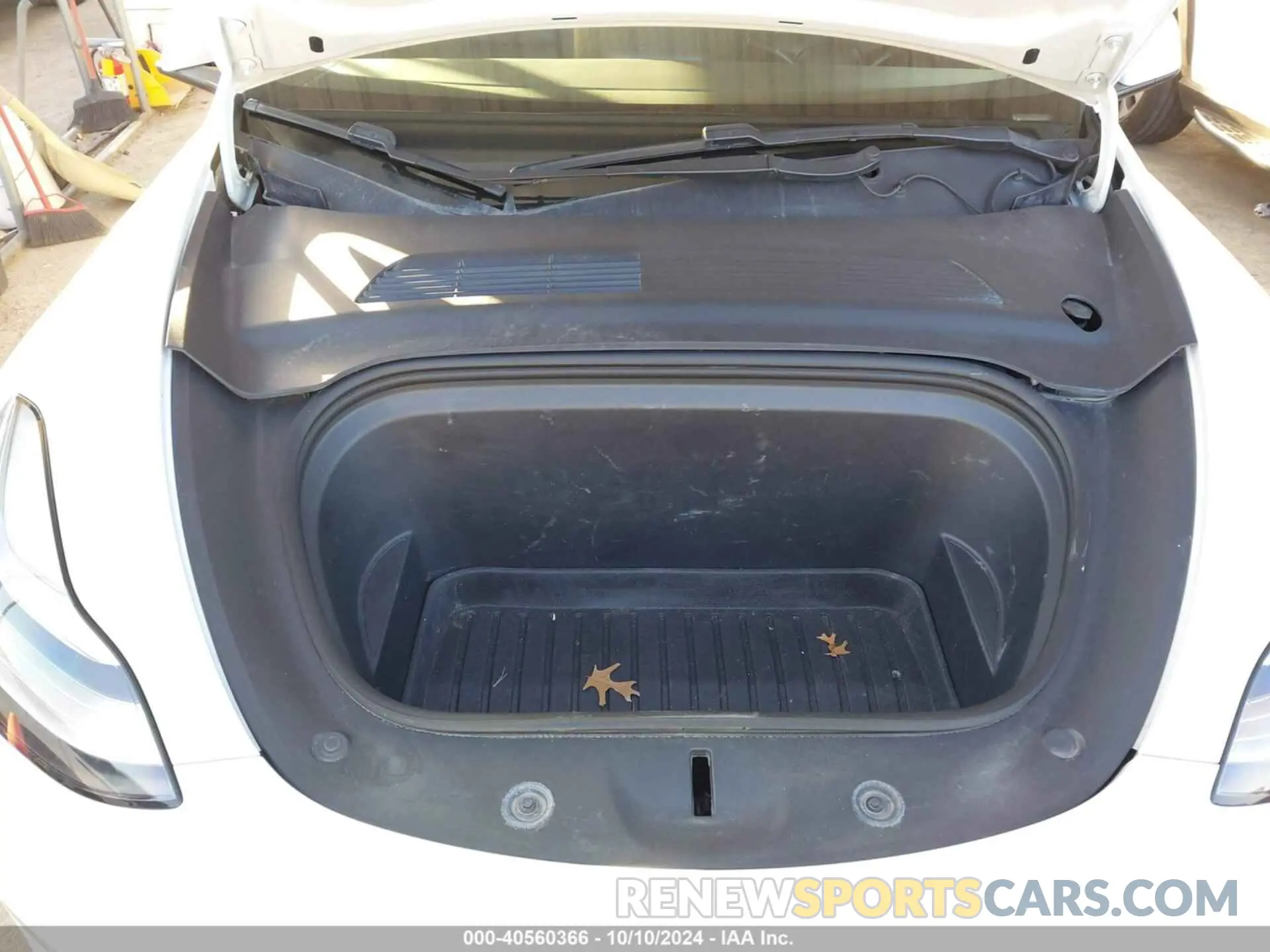 10 Photograph of a damaged car 5YJYGDEE9LF043865 TESLA MODEL Y 2020