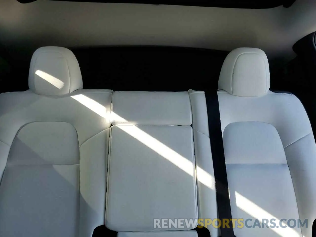 10 Photograph of a damaged car 5YJYGDEE9LF056289 TESLA MODEL Y 2020