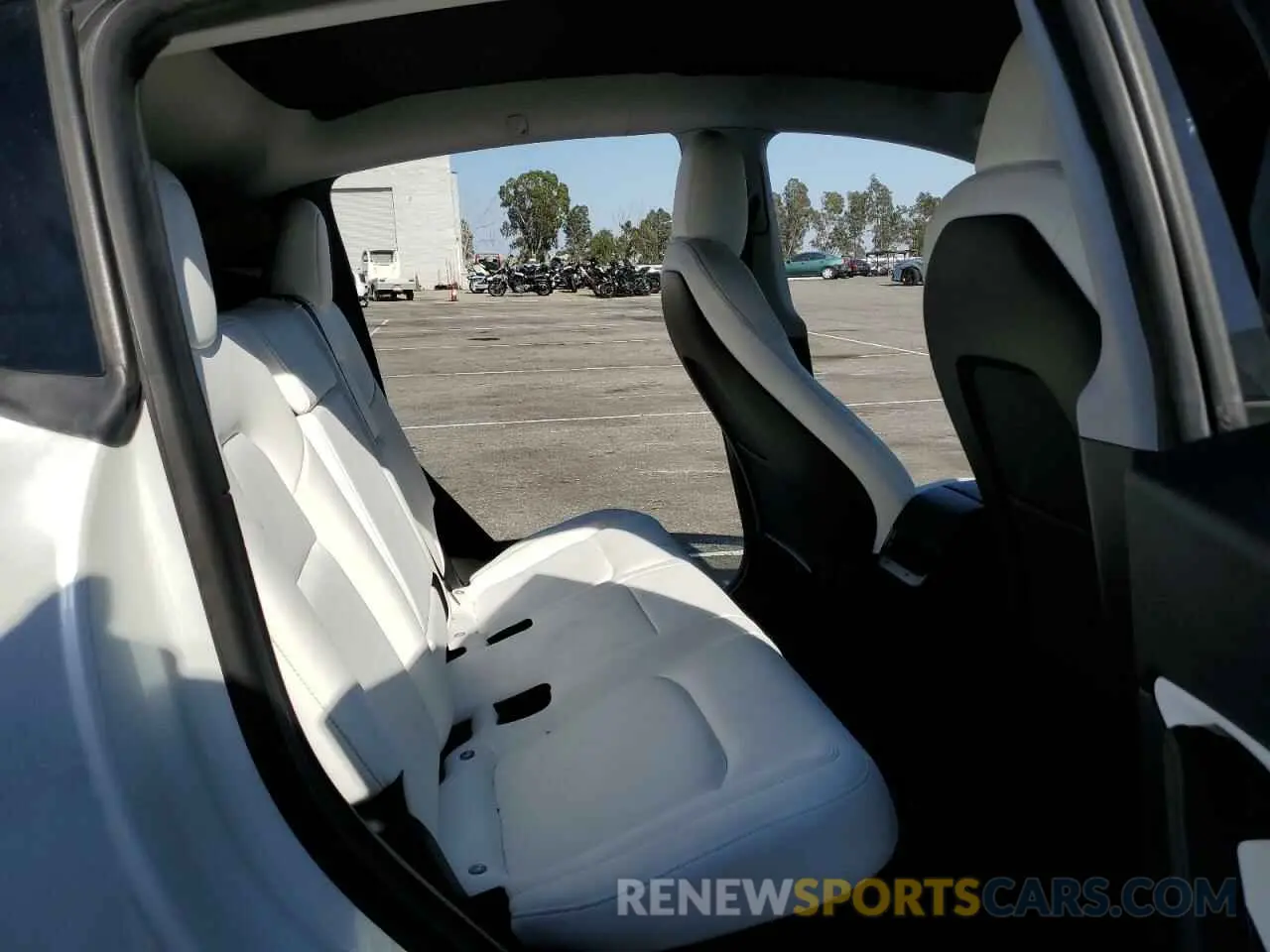 11 Photograph of a damaged car 5YJYGDEE9LF056289 TESLA MODEL Y 2020