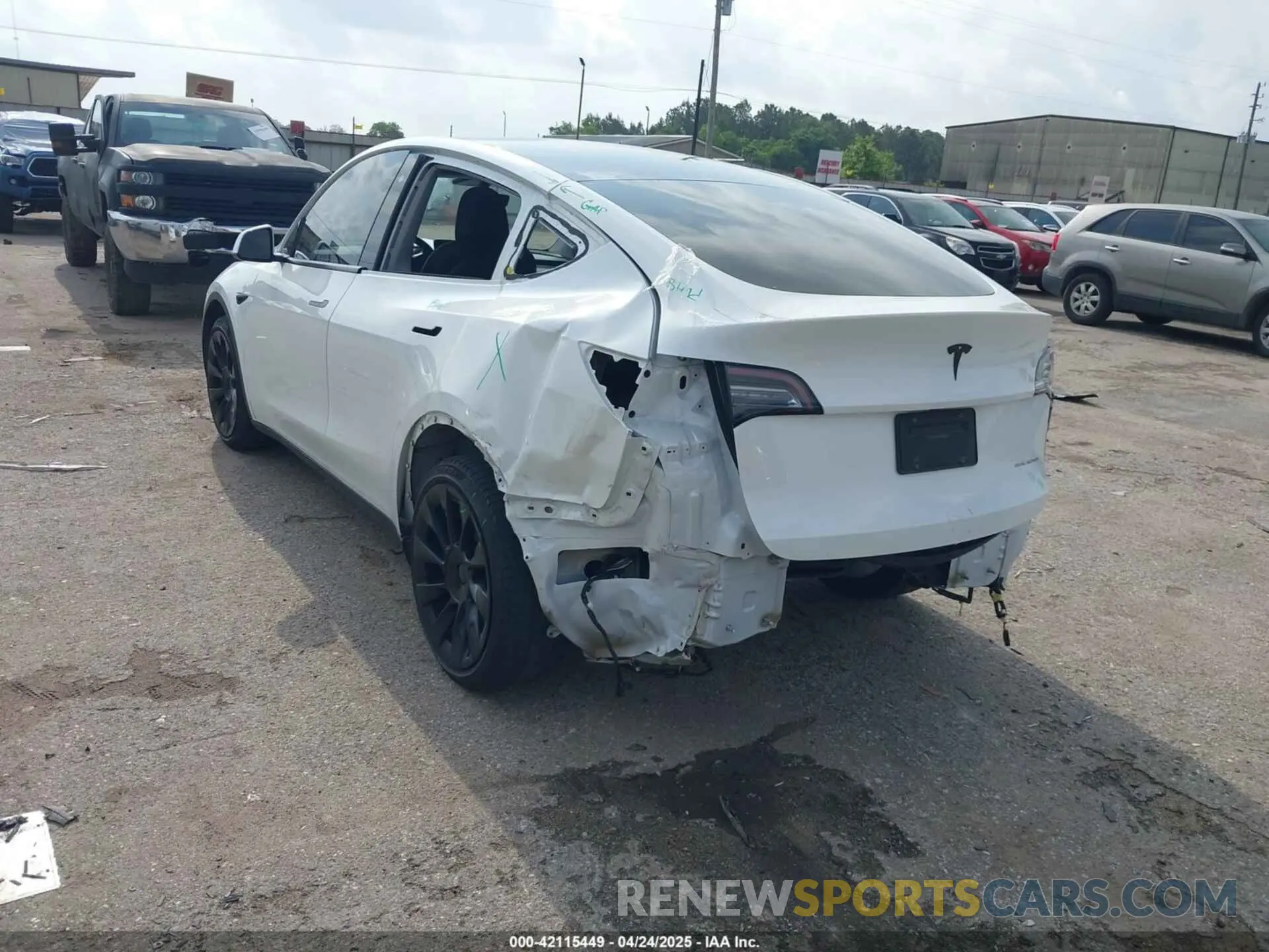 3 Photograph of a damaged car 5YJYGDEEXLF008333 TESLA MODEL Y 2020