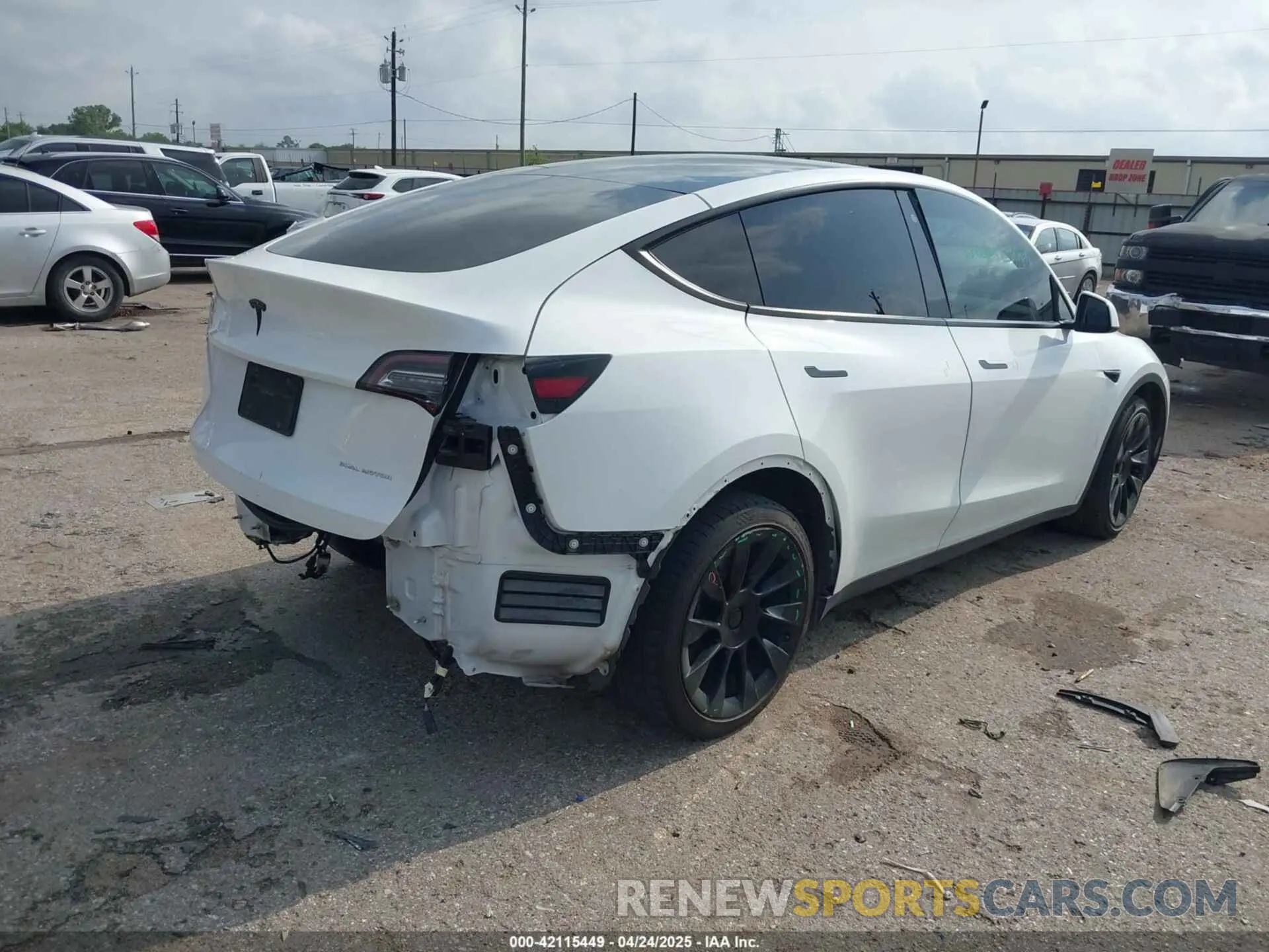 4 Photograph of a damaged car 5YJYGDEEXLF008333 TESLA MODEL Y 2020
