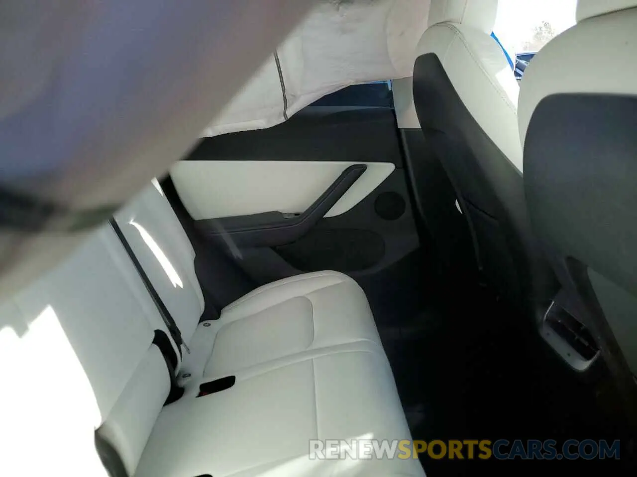 11 Photograph of a damaged car 5YJYGDEEXLF030980 TESLA MODEL Y 2020