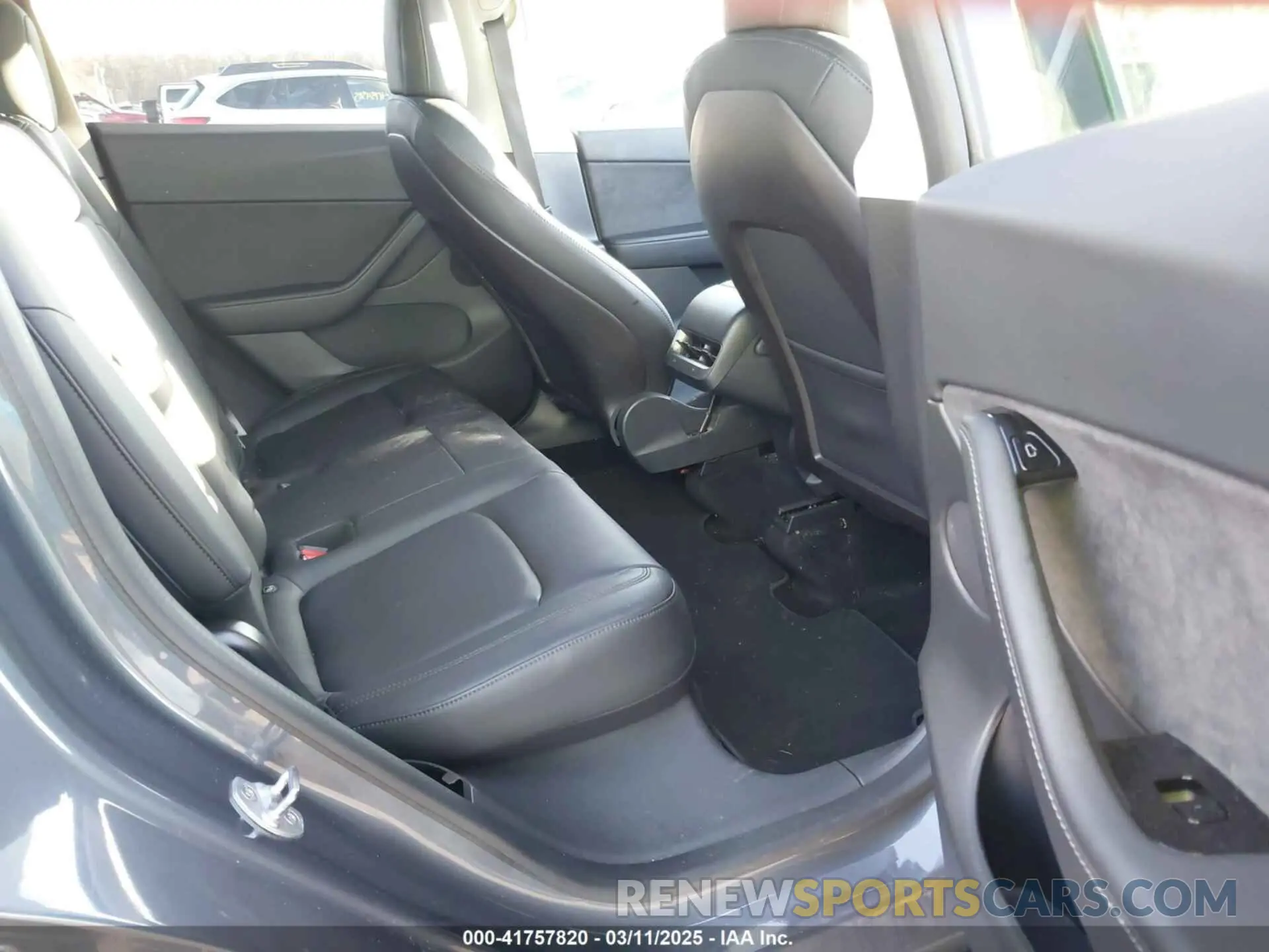 8 Photograph of a damaged car 5YJYGDEEXLF031577 TESLA MODEL Y 2020