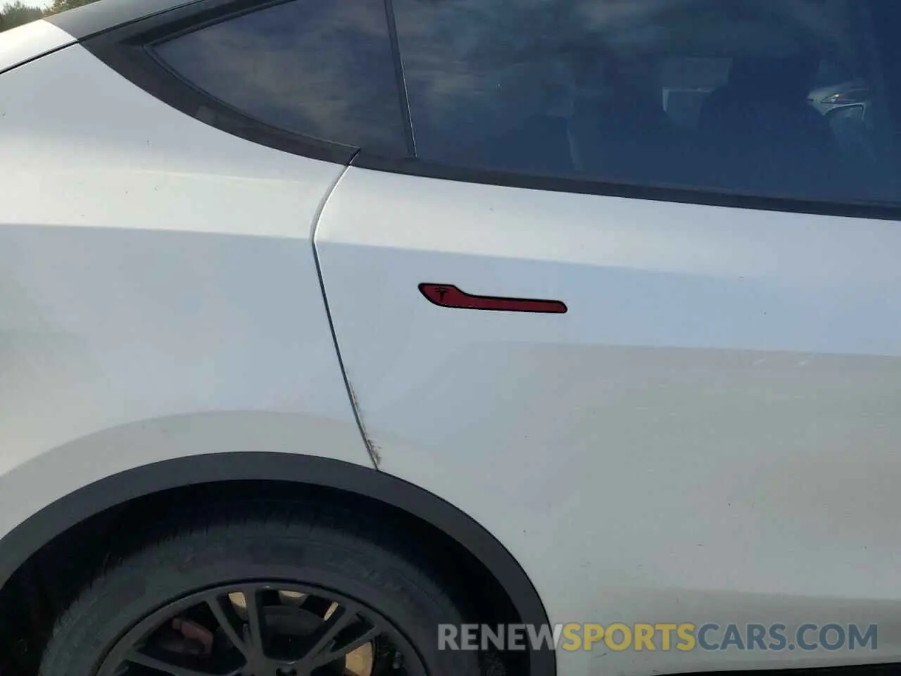 10 Photograph of a damaged car 5YJYGDEEXLF038271 TESLA MODEL Y 2020