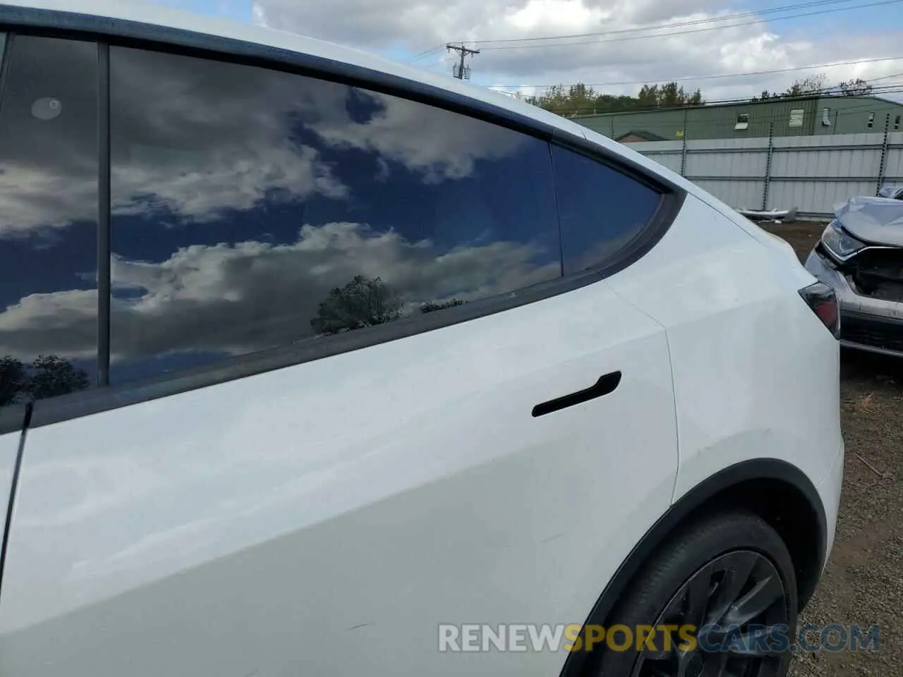 10 Photograph of a damaged car 5YJYGDEEXLF042983 TESLA MODEL Y 2020
