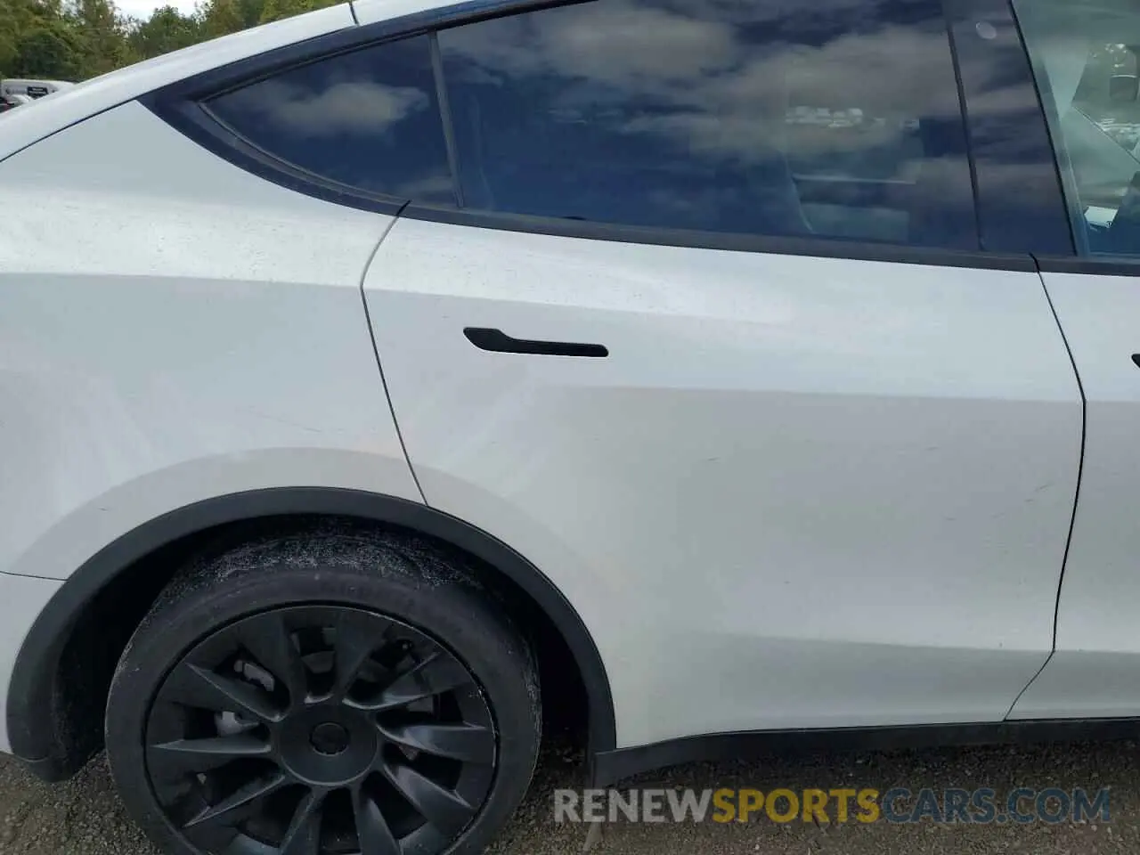 11 Photograph of a damaged car 5YJYGDEEXLF042983 TESLA MODEL Y 2020