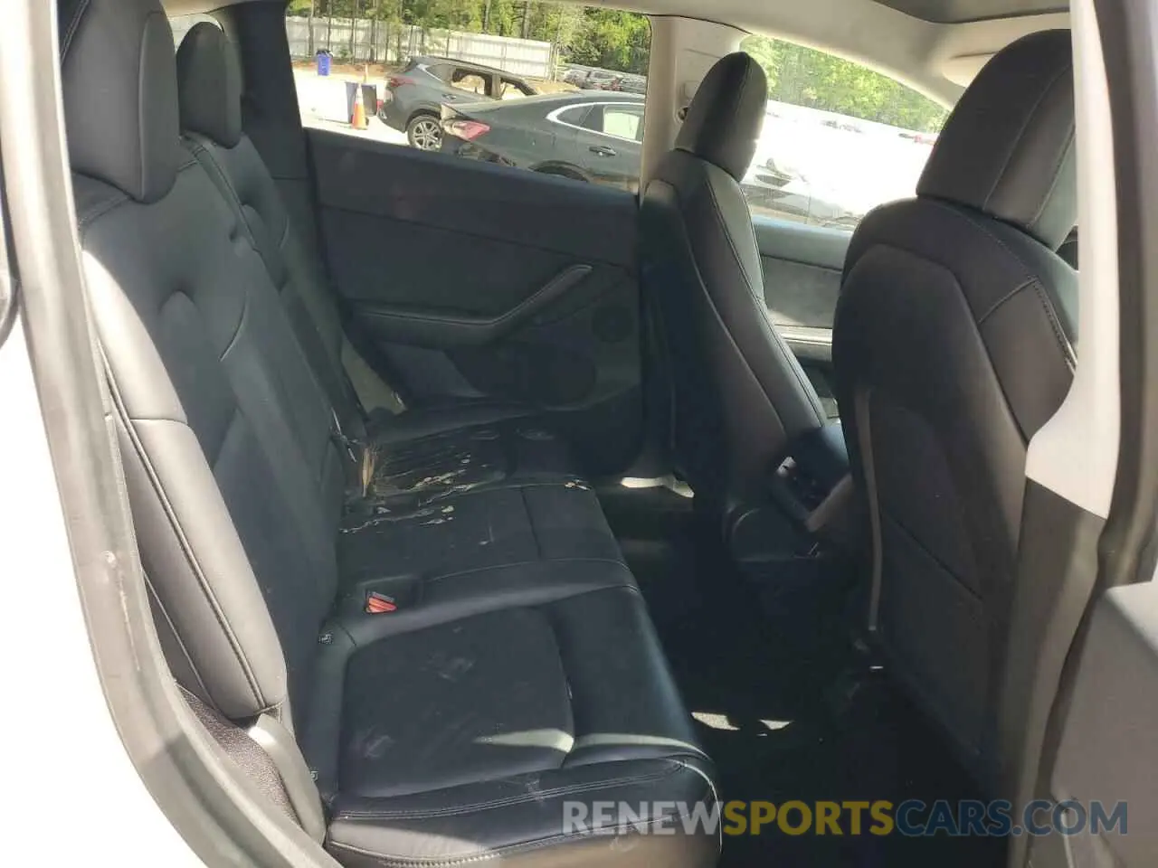 11 Photograph of a damaged car 5YJYGDEEXLF043910 TESLA MODEL Y 2020