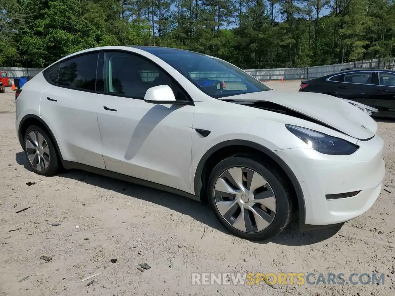 4 Photograph of a damaged car 5YJYGDEEXLF043910 TESLA MODEL Y 2020