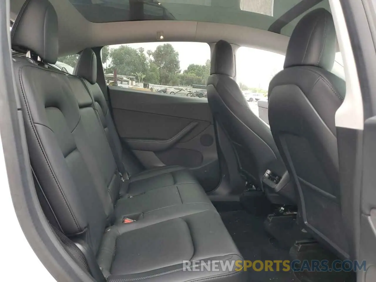 10 Photograph of a damaged car 5YJYGDEEXLF052963 TESLA MODEL Y 2020