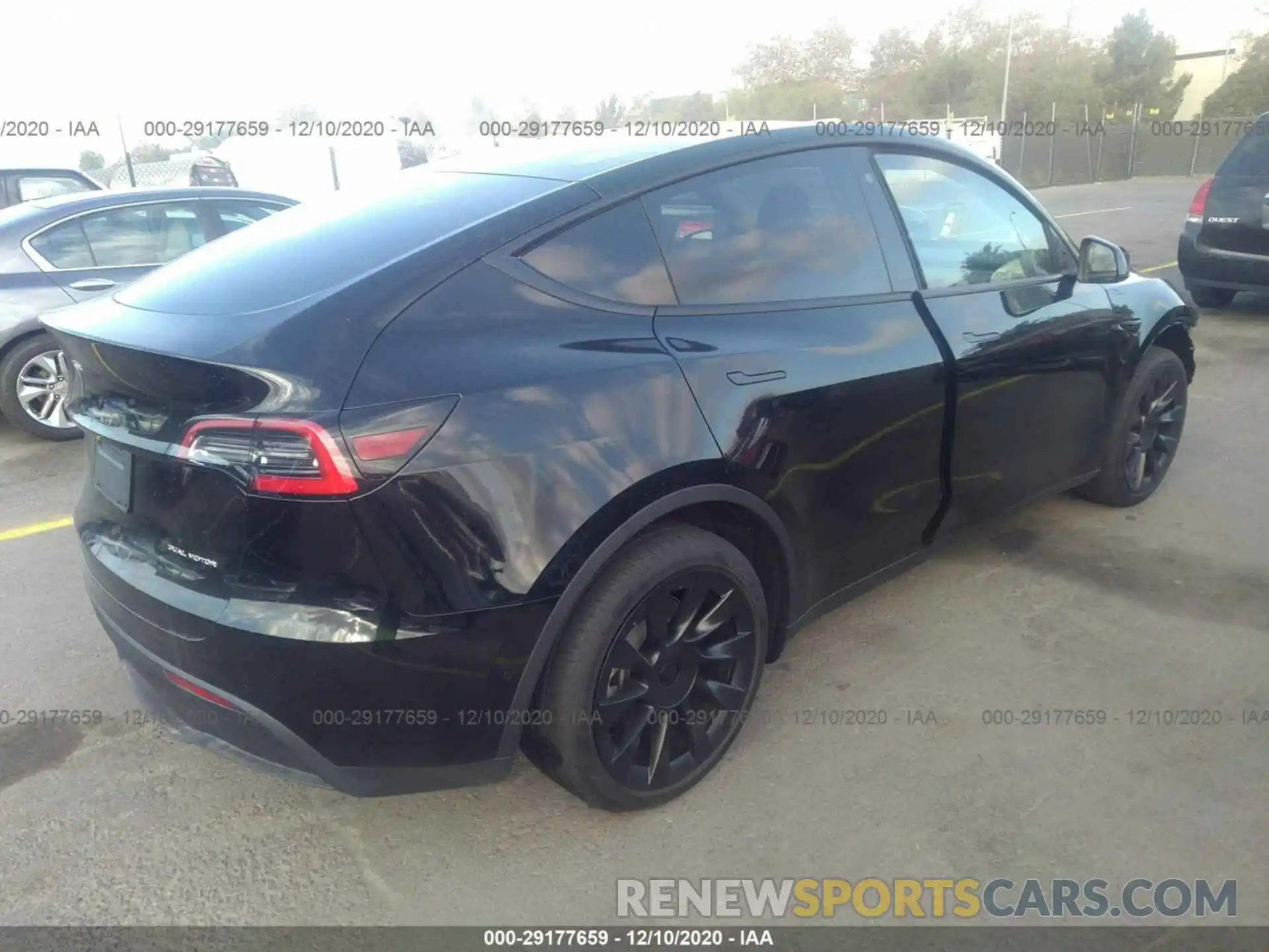 4 Photograph of a damaged car 5YJYGDEEXLF058391 TESLA MODEL Y 2020