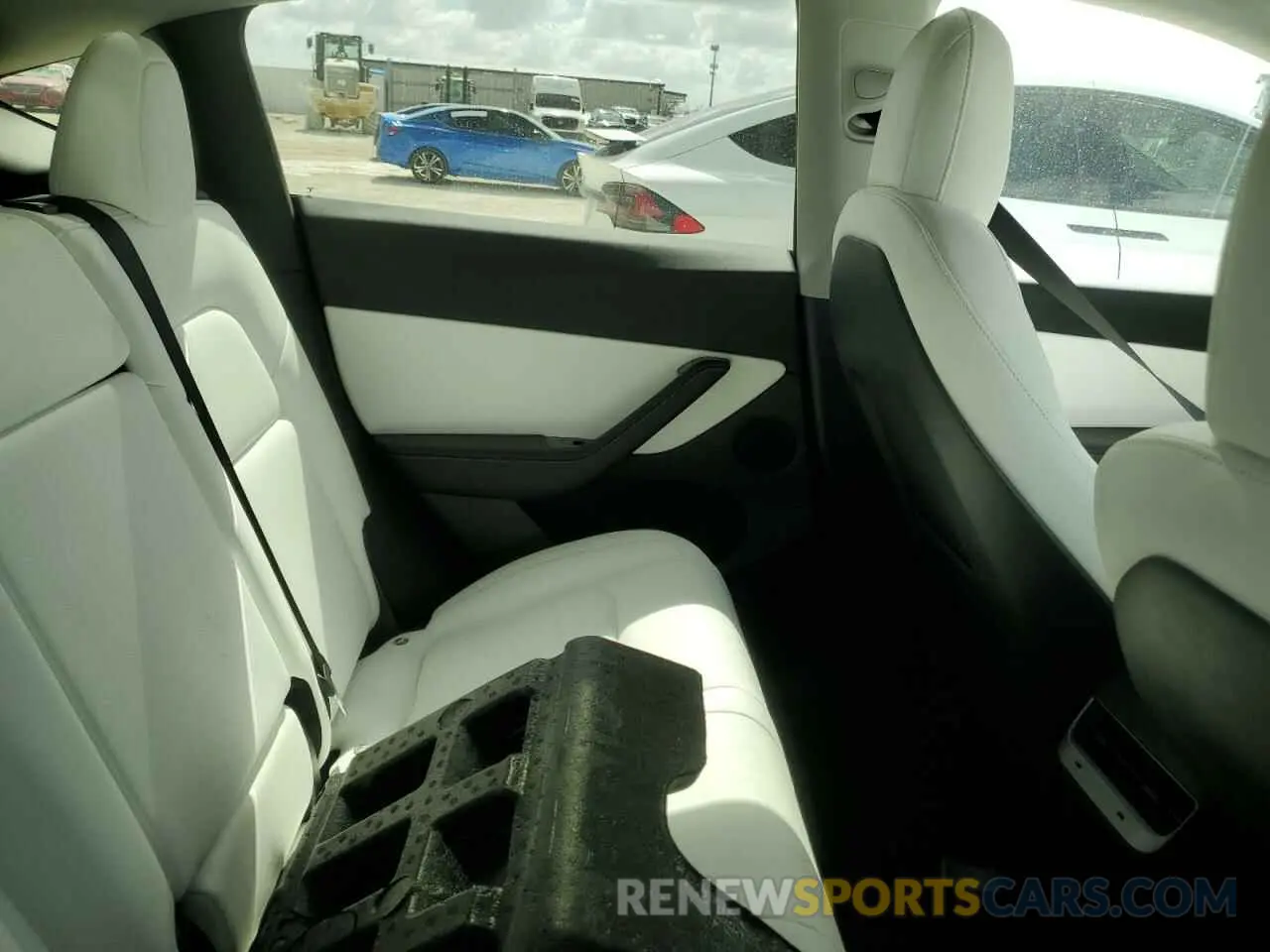 10 Photograph of a damaged car 5YJYGDEF0LF015008 TESLA MODEL Y 2020