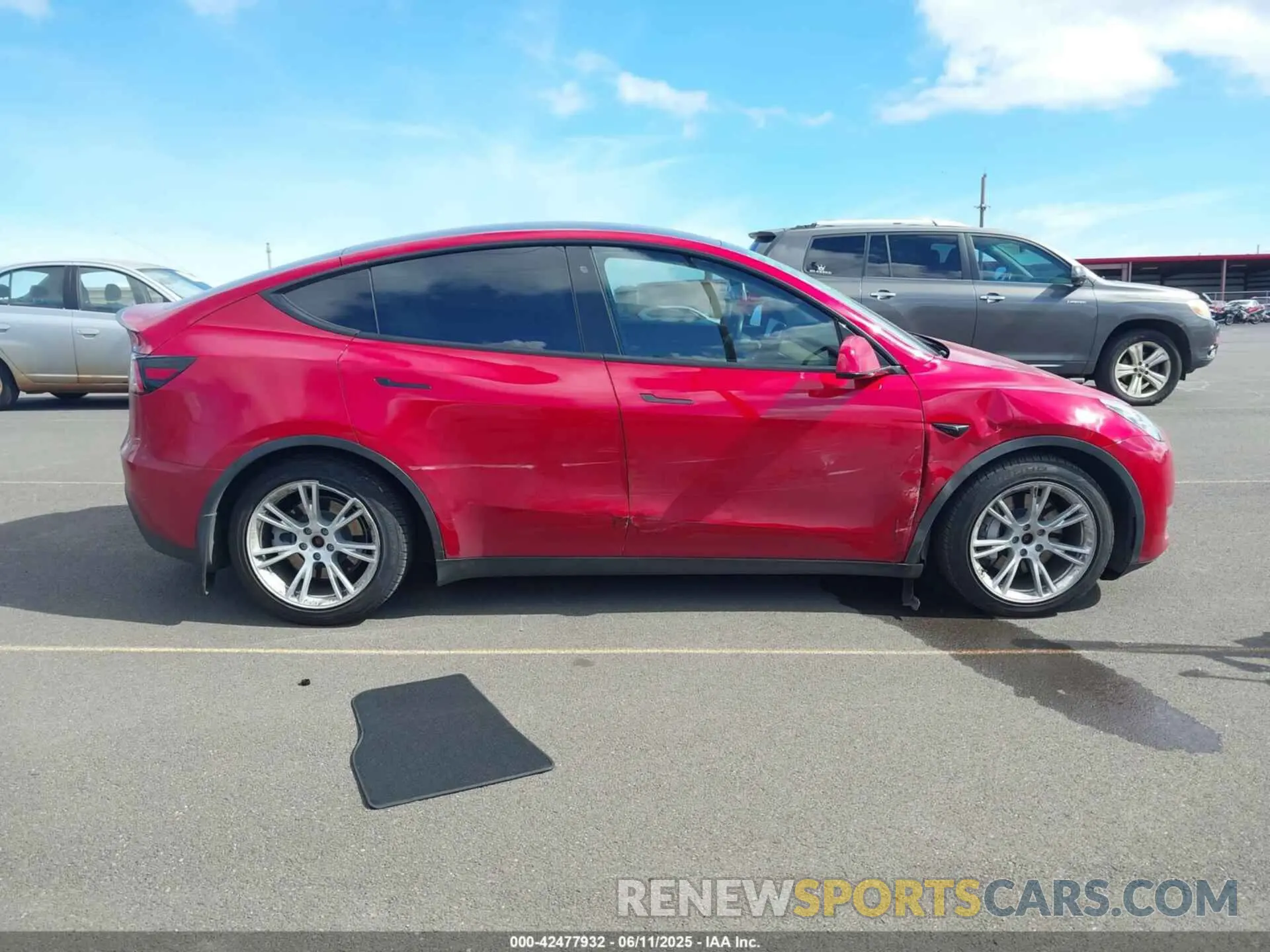 14 Photograph of a damaged car 5YJYGDEF0LF039096 TESLA MODEL Y 2020