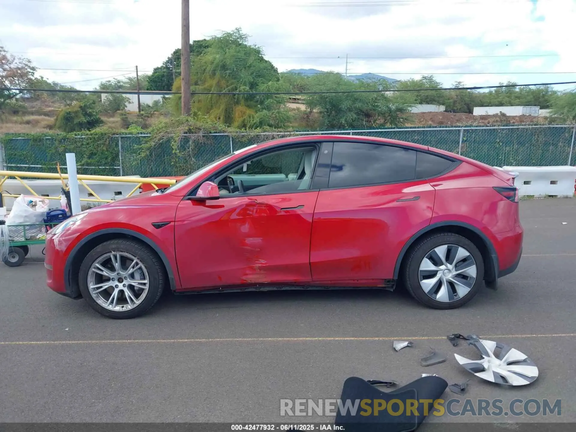 15 Photograph of a damaged car 5YJYGDEF0LF039096 TESLA MODEL Y 2020