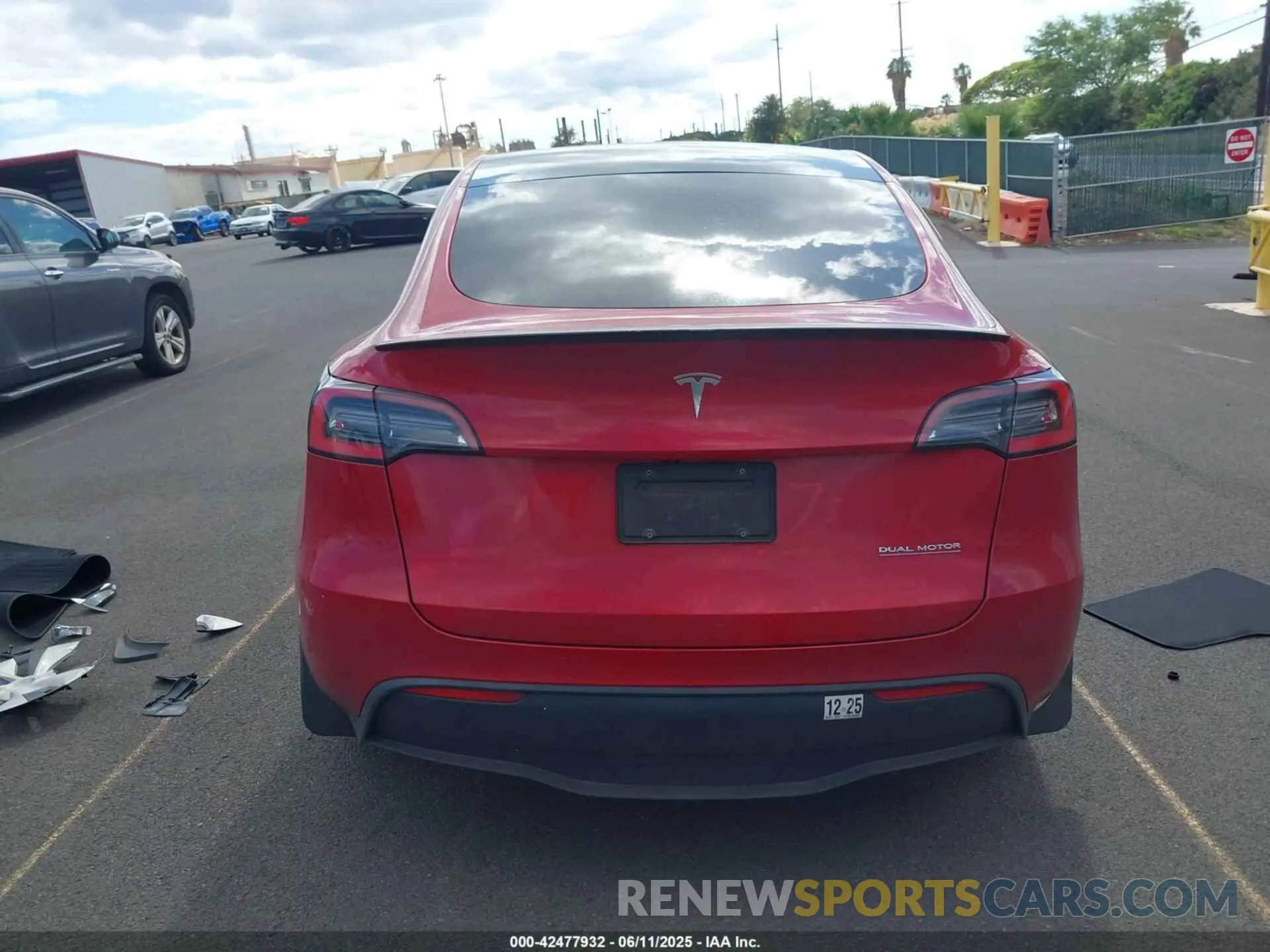 17 Photograph of a damaged car 5YJYGDEF0LF039096 TESLA MODEL Y 2020