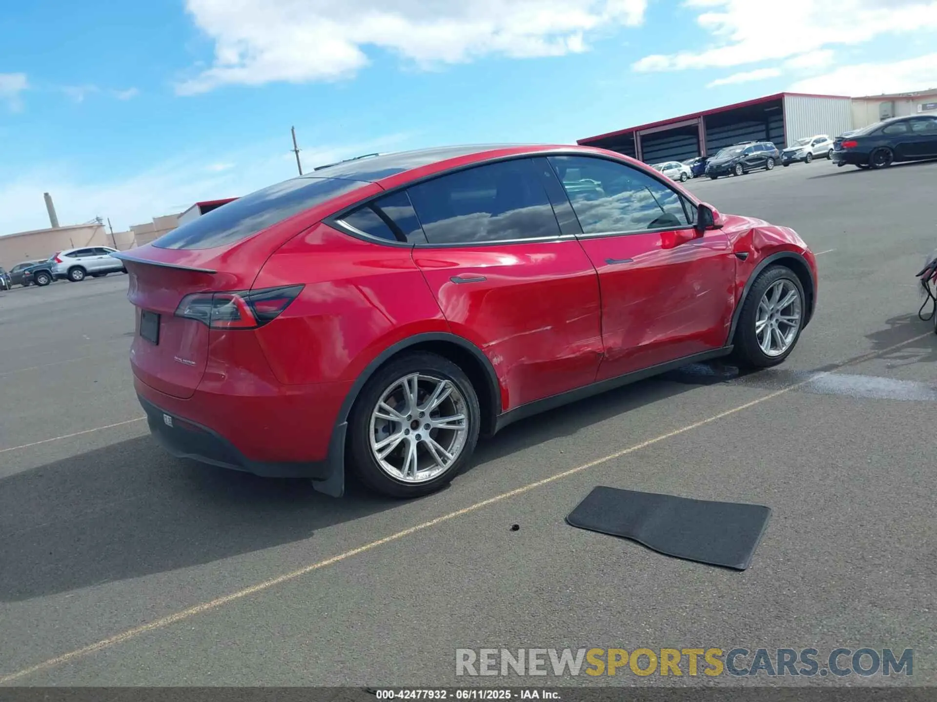 4 Photograph of a damaged car 5YJYGDEF0LF039096 TESLA MODEL Y 2020