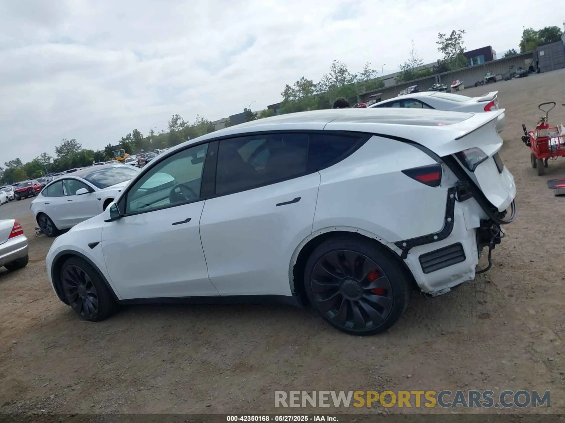15 Photograph of a damaged car 5YJYGDEF0LF056397 TESLA MODEL Y 2020