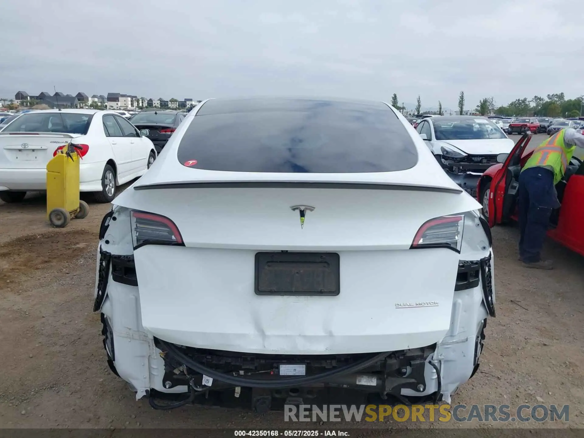 6 Photograph of a damaged car 5YJYGDEF0LF056397 TESLA MODEL Y 2020