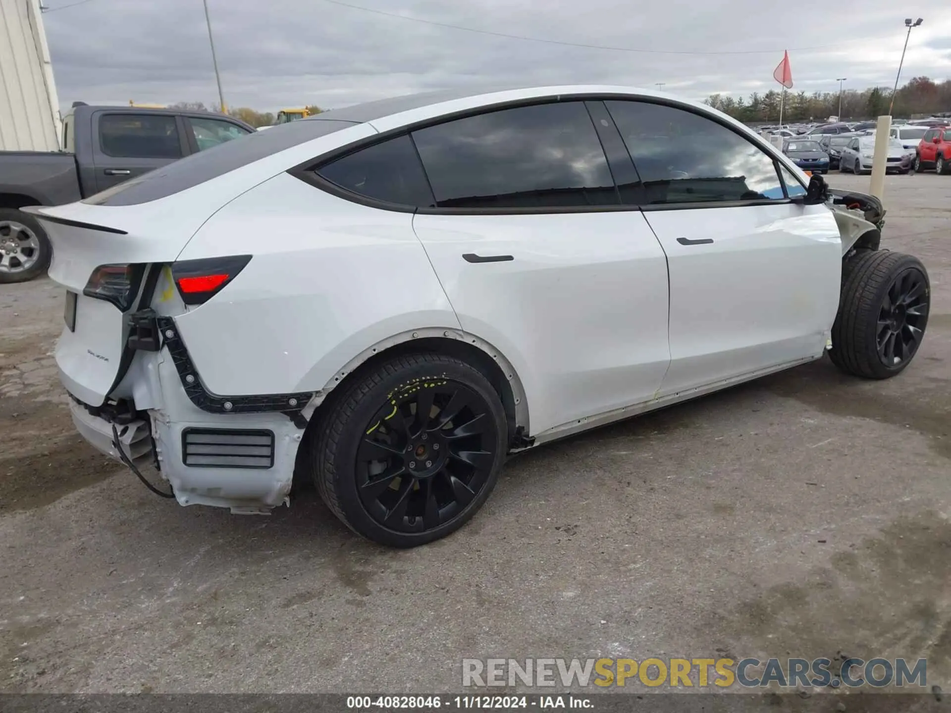 4 Photograph of a damaged car 5YJYGDEF2LF004222 TESLA MODEL Y 2020