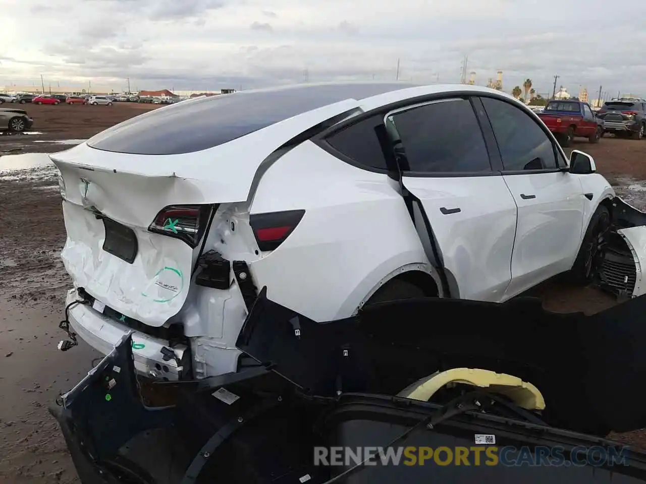 4 Photograph of a damaged car 5YJYGDEF3LF003483 TESLA MODEL Y 2020