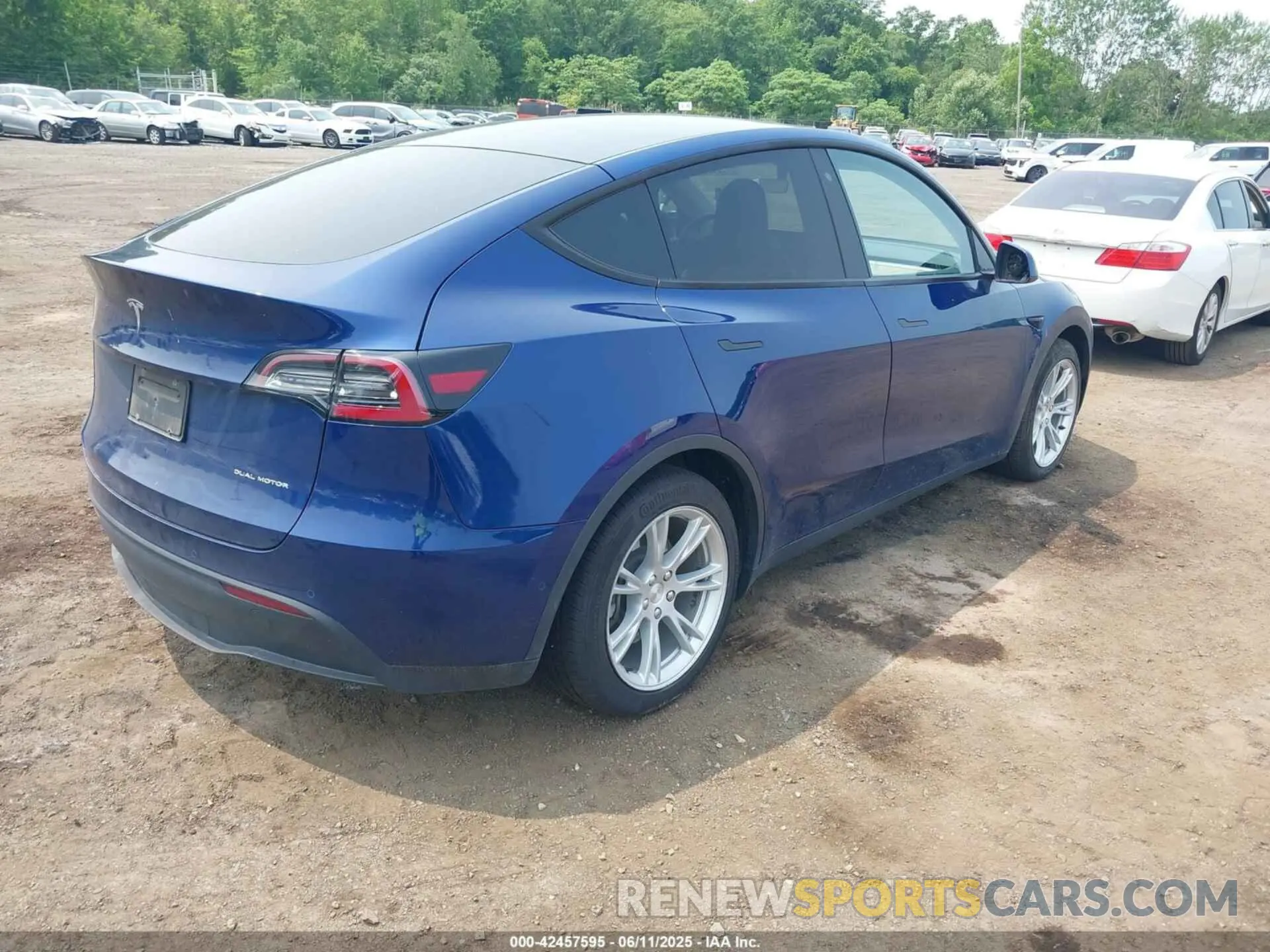 4 Photograph of a damaged car 5YJYGDEF3LF005685 TESLA MODEL Y 2020