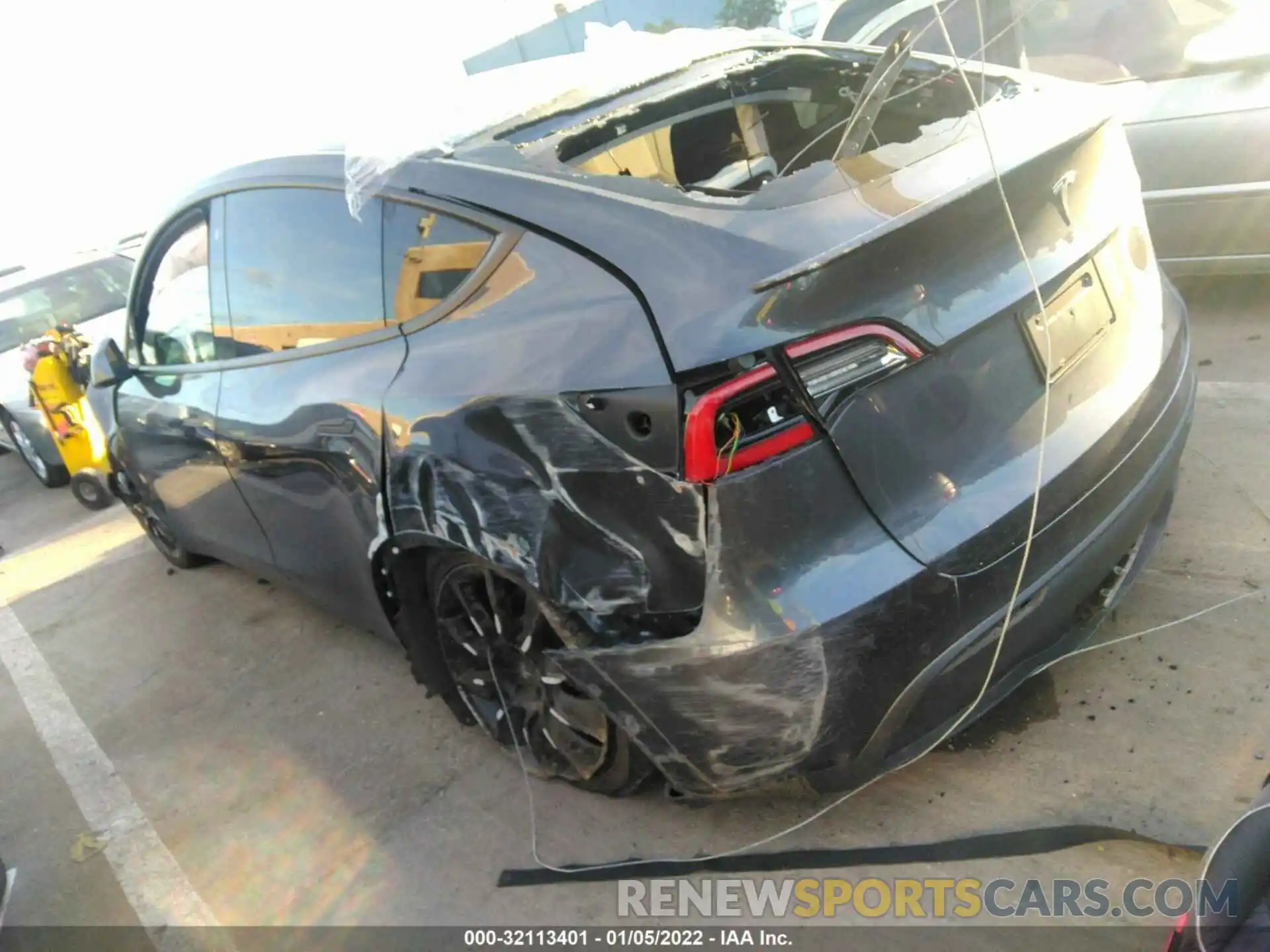 3 Photograph of a damaged car 5YJYGDEF3LF013320 TESLA MODEL Y 2020