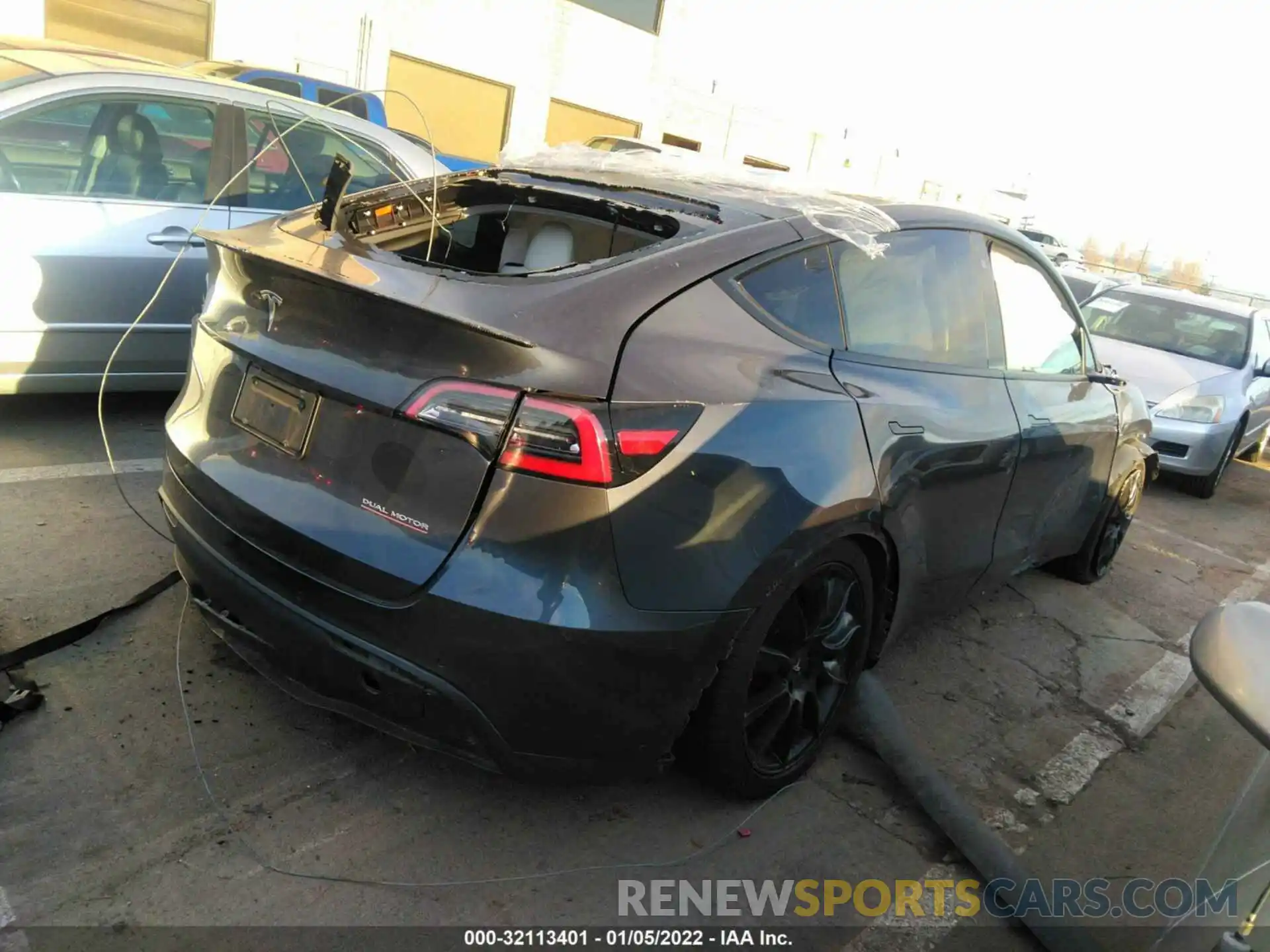 4 Photograph of a damaged car 5YJYGDEF3LF013320 TESLA MODEL Y 2020