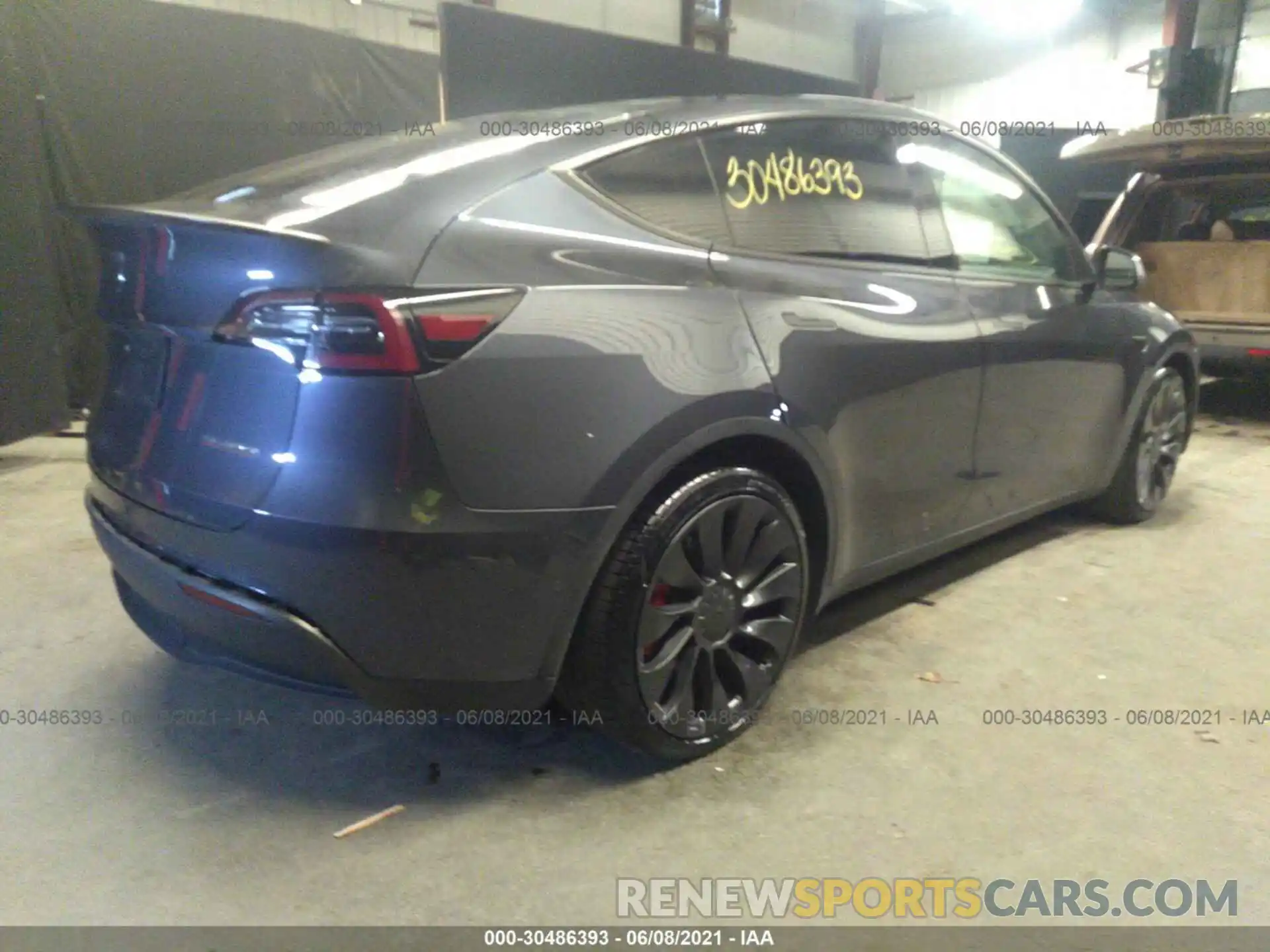 4 Photograph of a damaged car 5YJYGDEF3LF033664 TESLA MODEL Y 2020