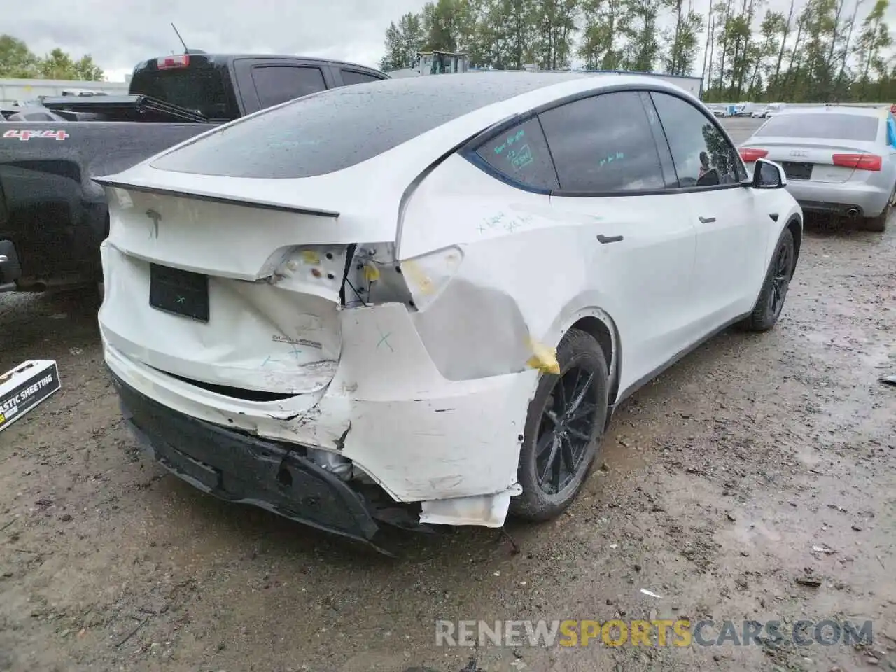 4 Photograph of a damaged car 5YJYGDEF3LF046706 TESLA MODEL Y 2020