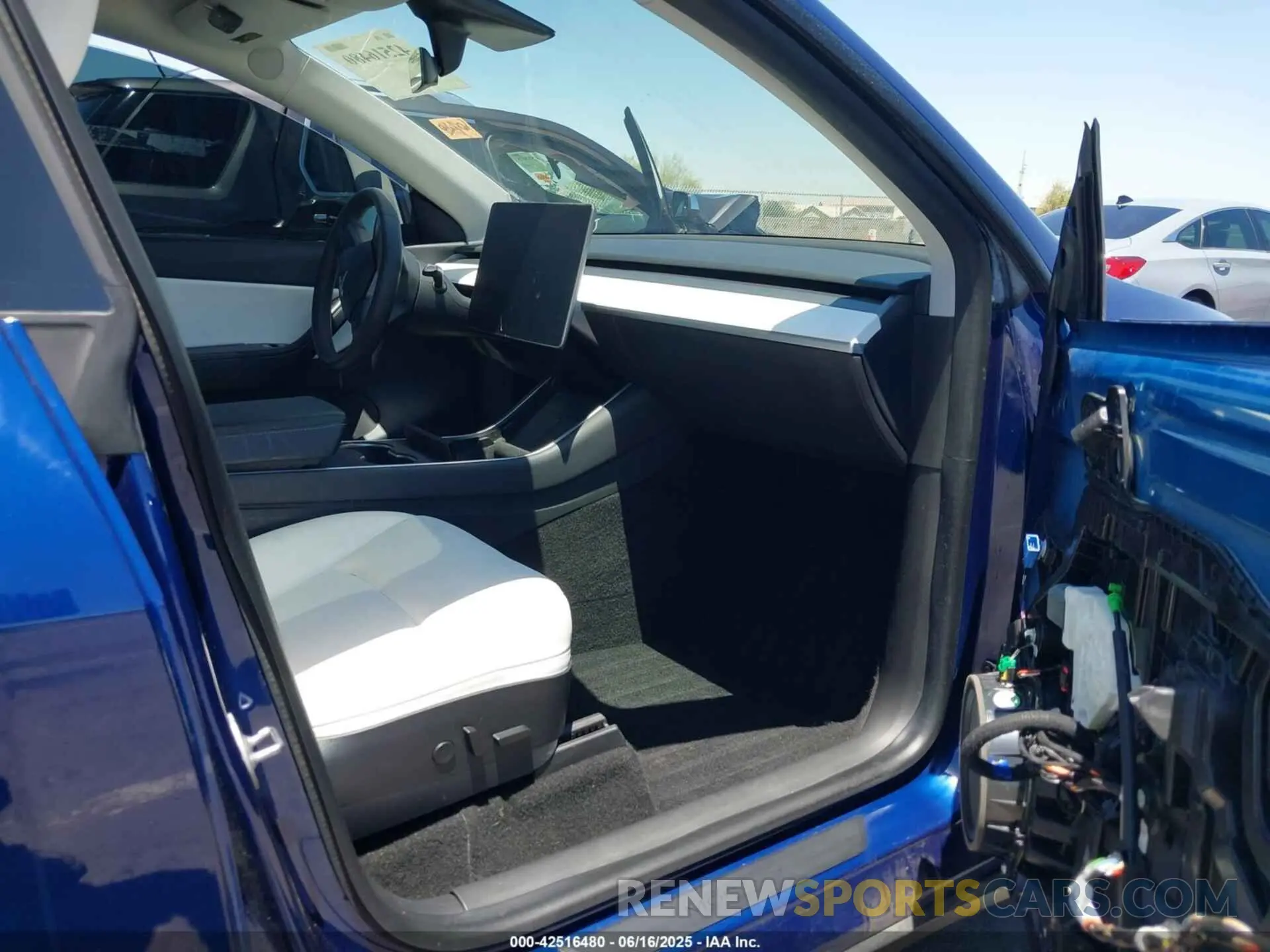 5 Photograph of a damaged car 5YJYGDEF4LF034418 TESLA MODEL Y 2020