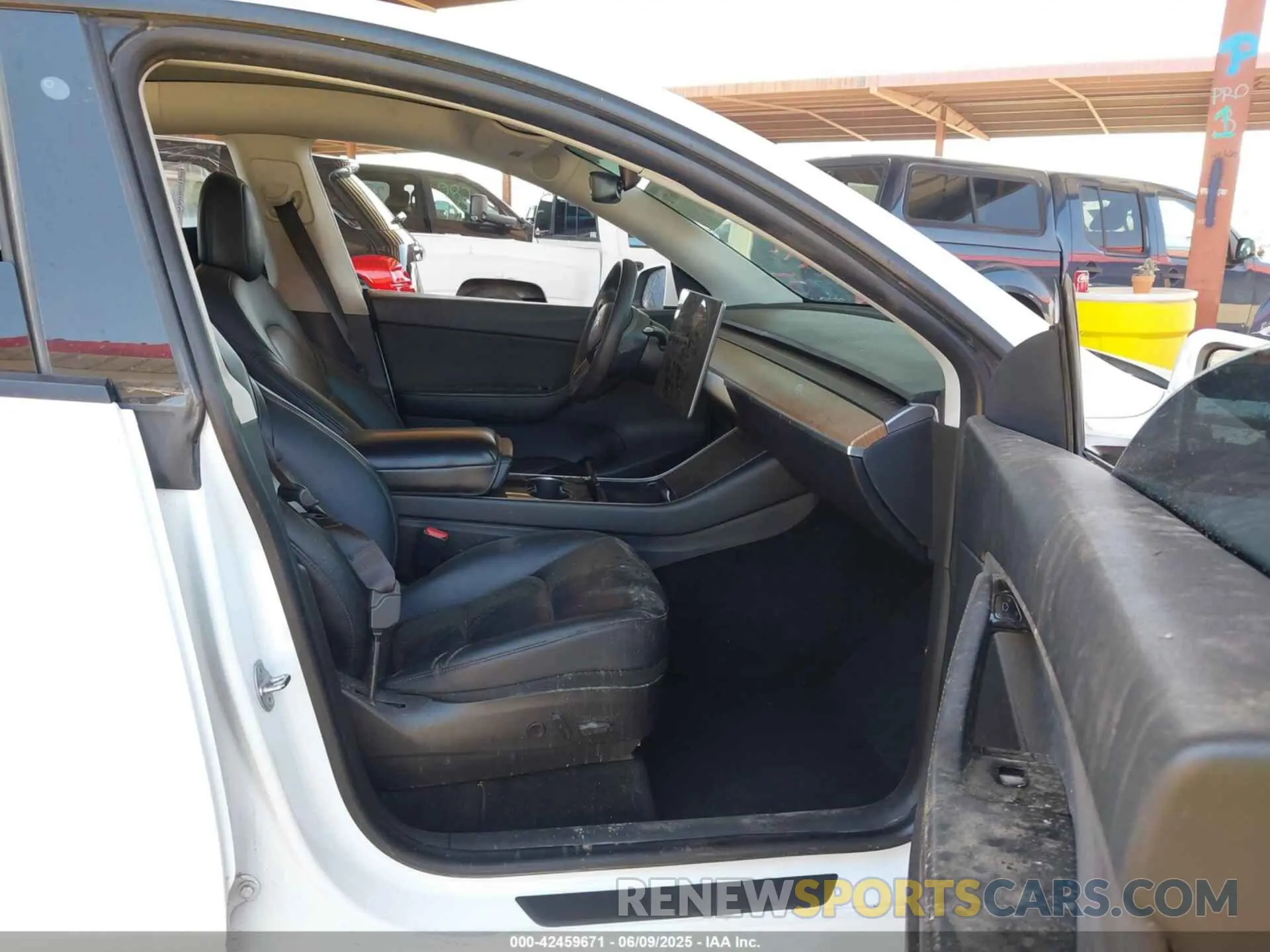 5 Photograph of a damaged car 5YJYGDEF4LF057293 TESLA MODEL Y 2020