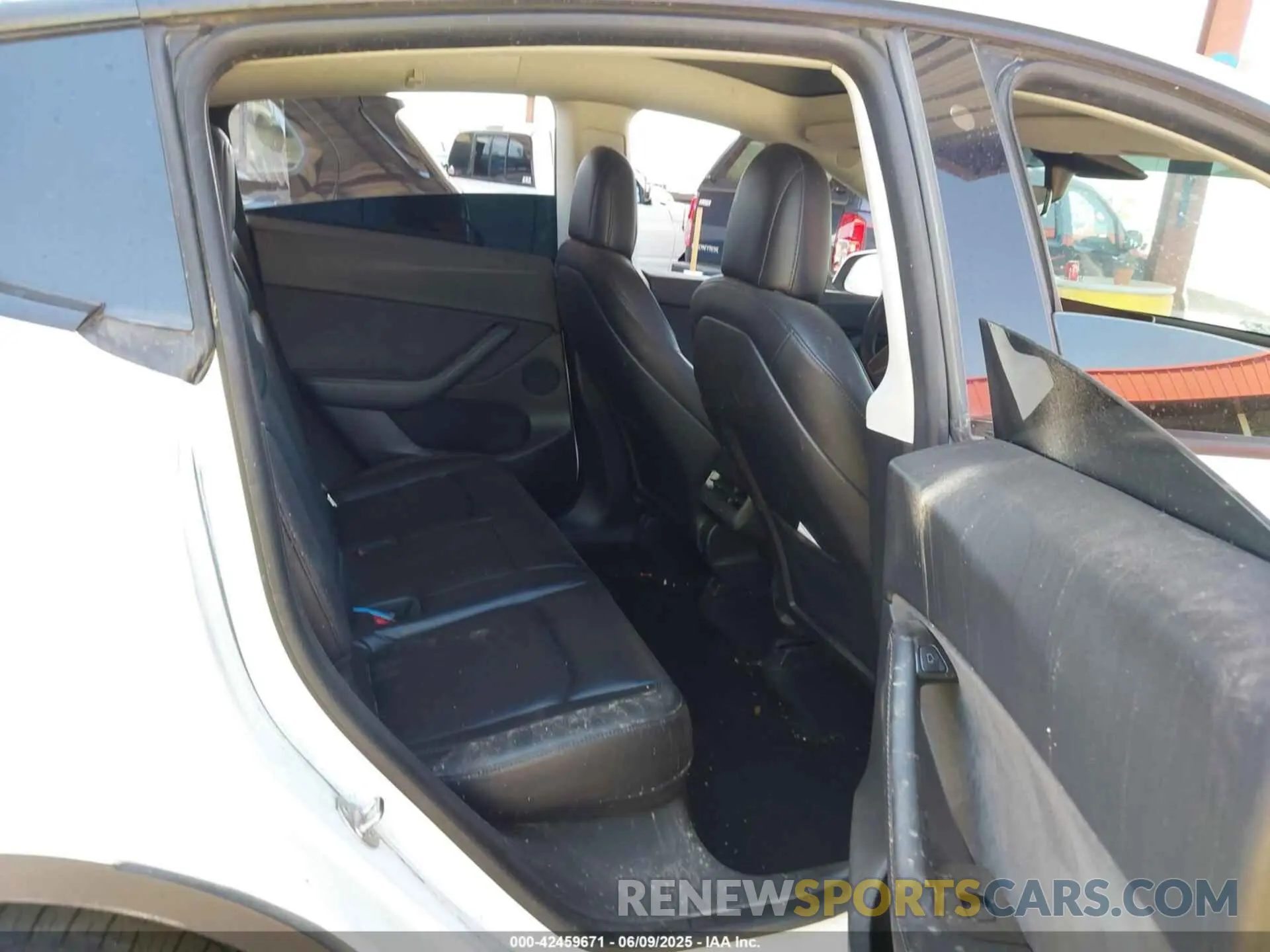 8 Photograph of a damaged car 5YJYGDEF4LF057293 TESLA MODEL Y 2020