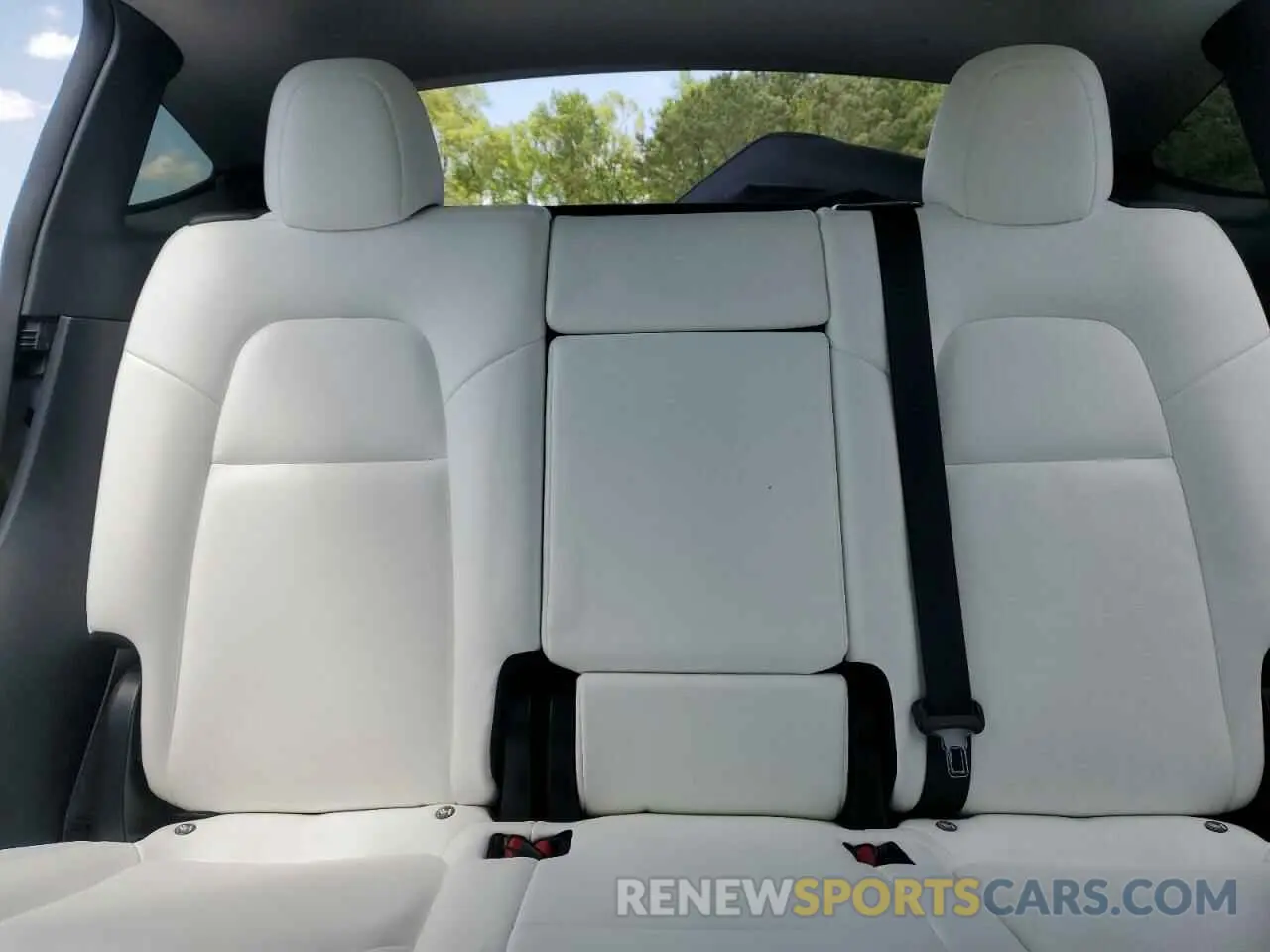 10 Photograph of a damaged car 5YJYGDEF5LF037702 TESLA MODEL Y 2020