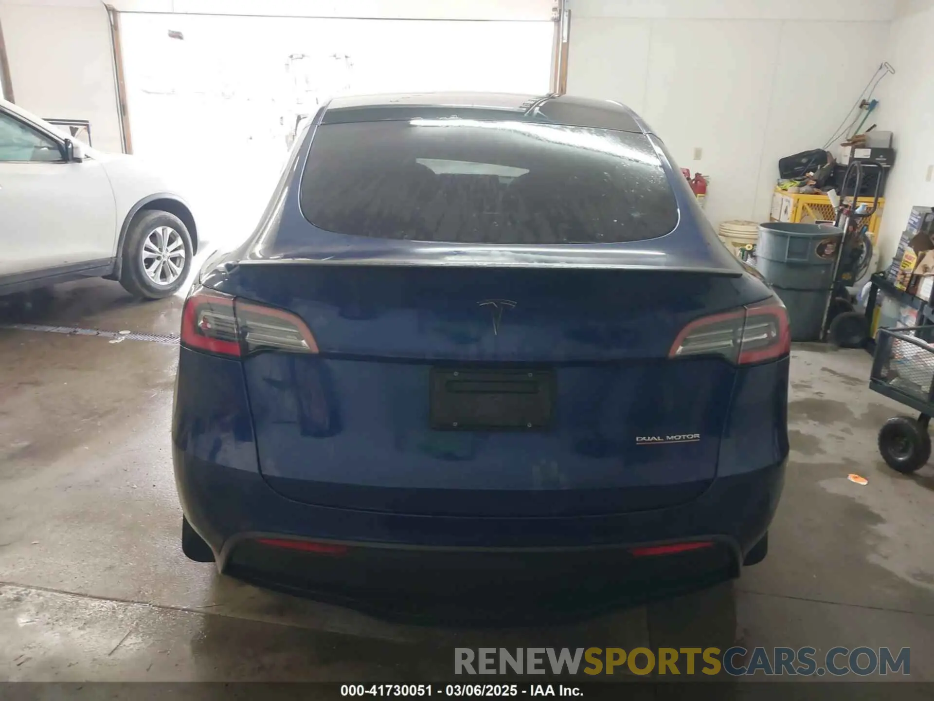 17 Photograph of a damaged car 5YJYGDEF5LF044262 TESLA MODEL Y 2020