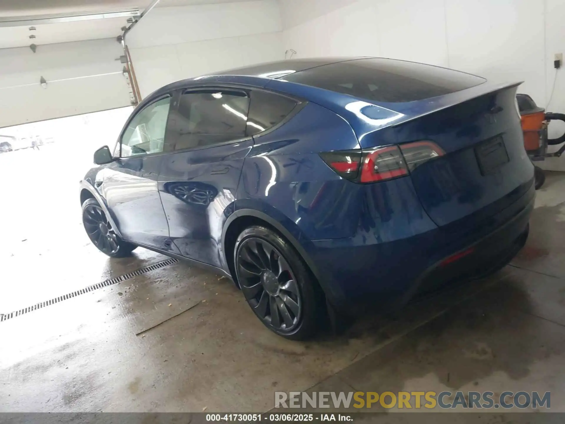 3 Photograph of a damaged car 5YJYGDEF5LF044262 TESLA MODEL Y 2020