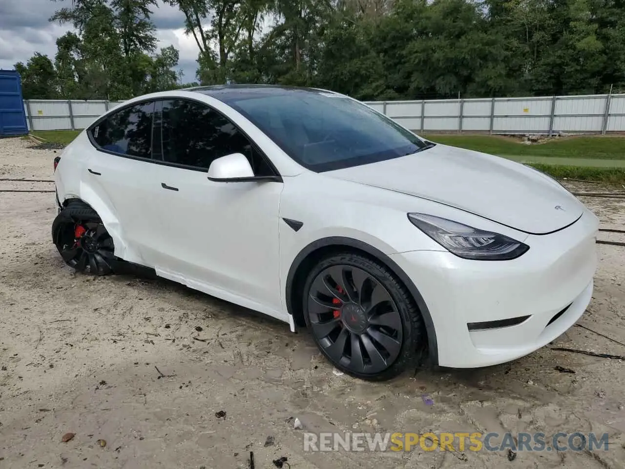 4 Photograph of a damaged car 5YJYGDEF5LF046822 TESLA MODEL Y 2020