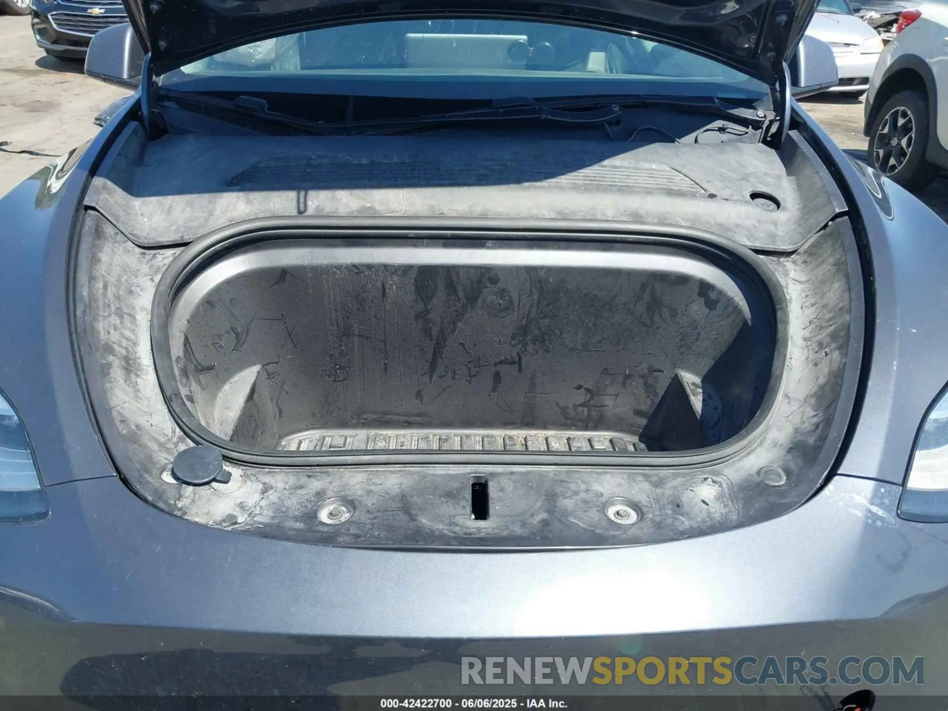 10 Photograph of a damaged car 5YJYGDEF6LF000643 TESLA MODEL Y 2020