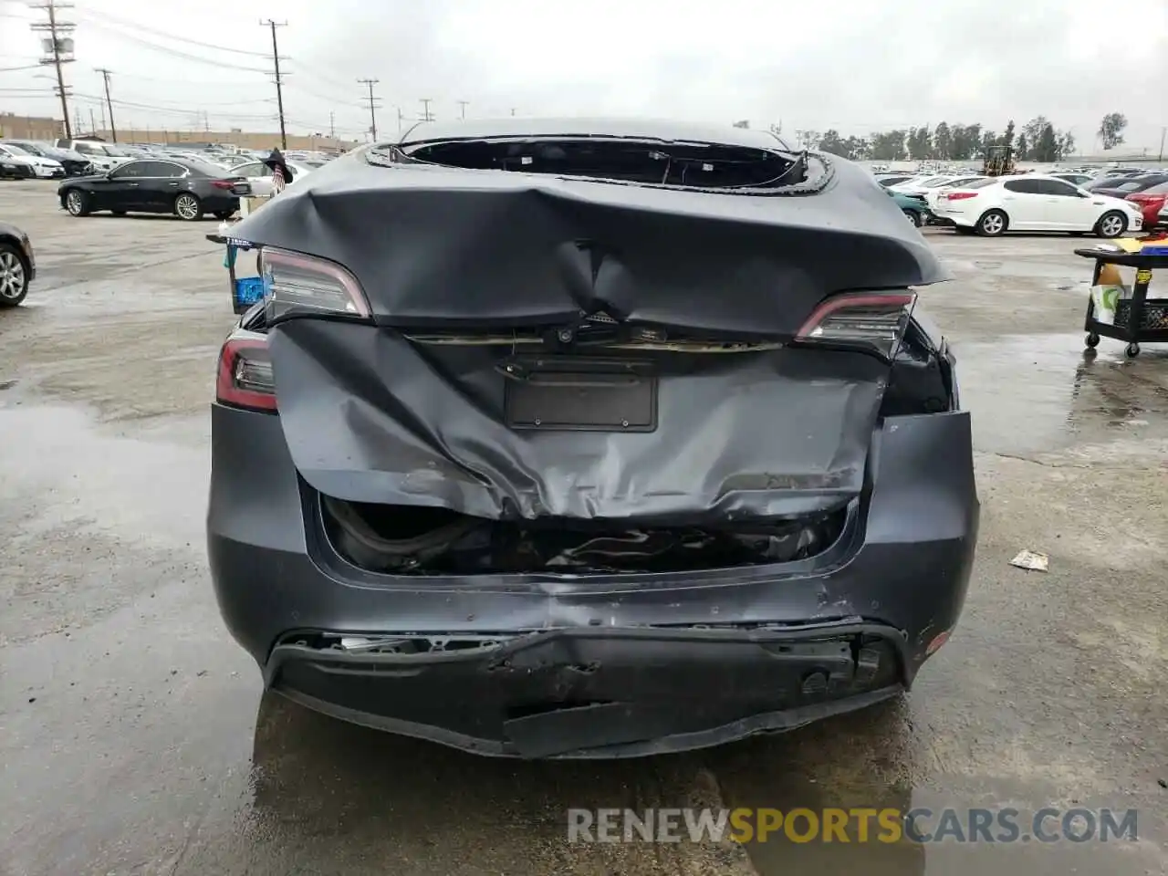 6 Photograph of a damaged car 5YJYGDEF6LF002473 TESLA MODEL Y 2020