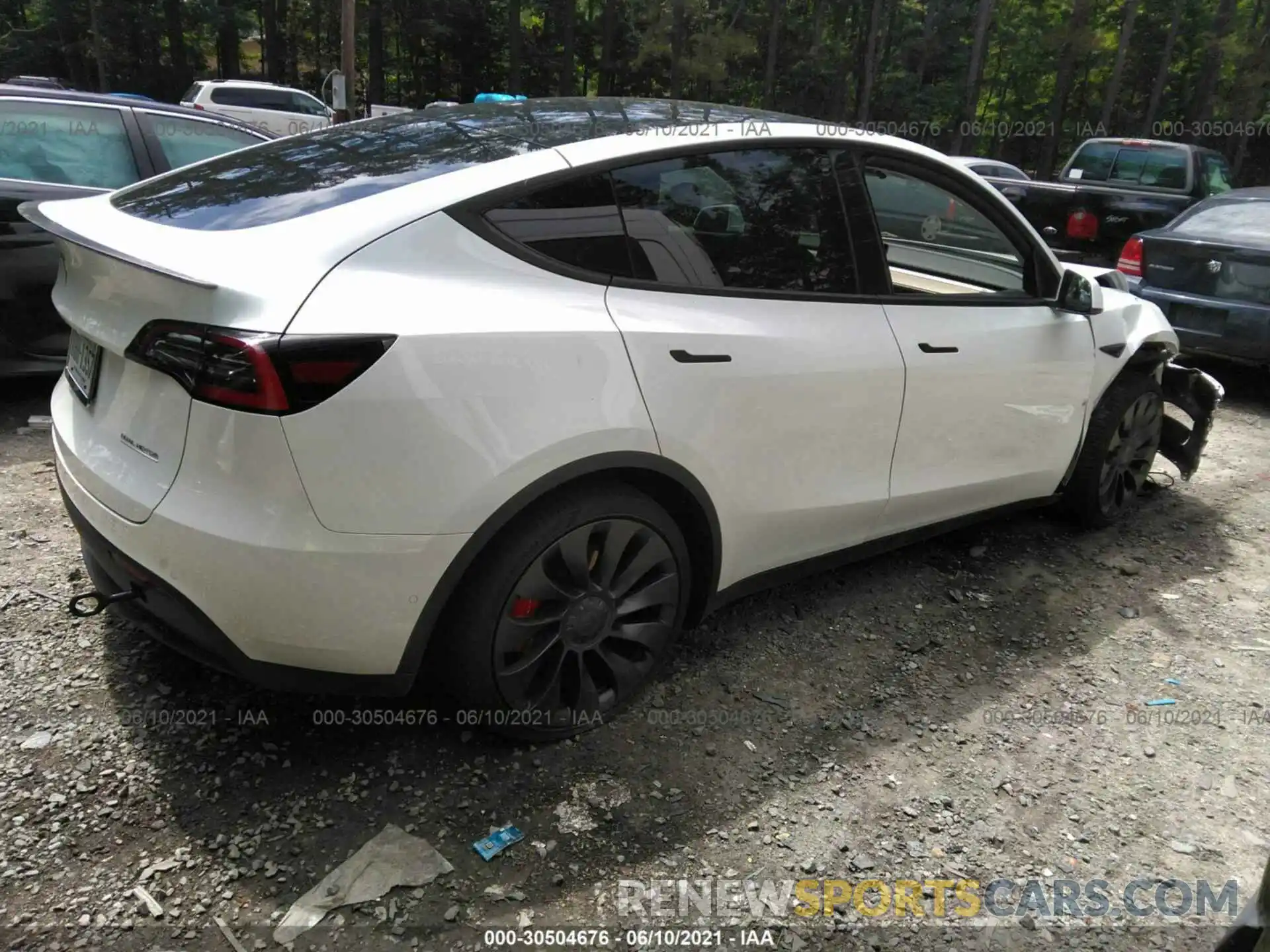 4 Photograph of a damaged car 5YJYGDEF6LF037496 TESLA MODEL Y 2020