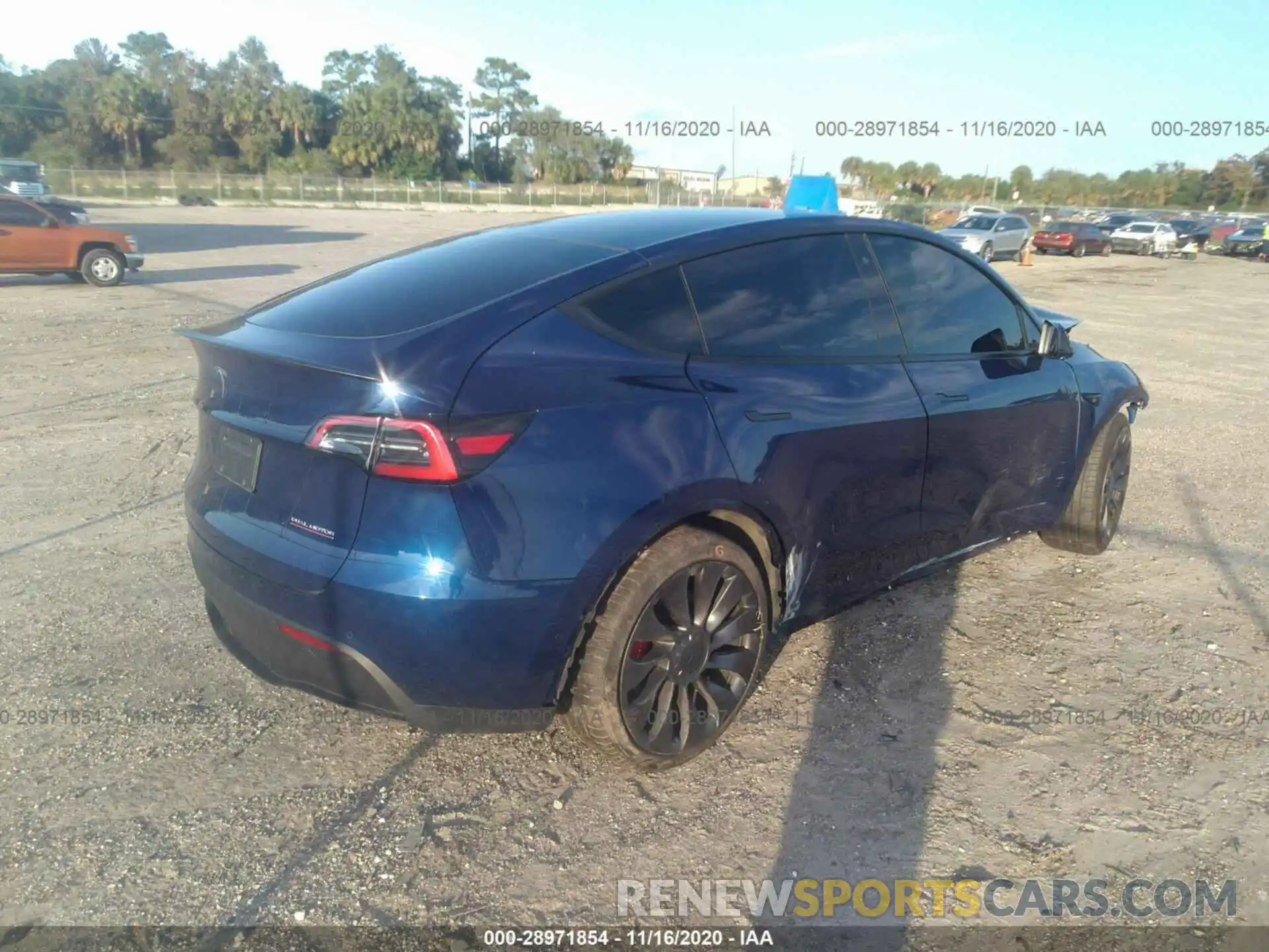 4 Photograph of a damaged car 5YJYGDEF6LF046666 TESLA MODEL Y 2020