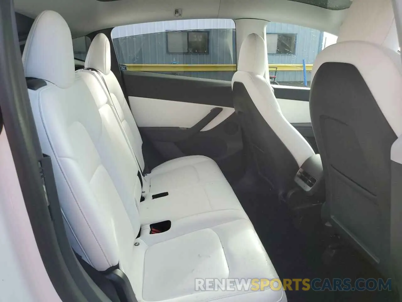 10 Photograph of a damaged car 5YJYGDEF6LF051768 TESLA MODEL Y 2020