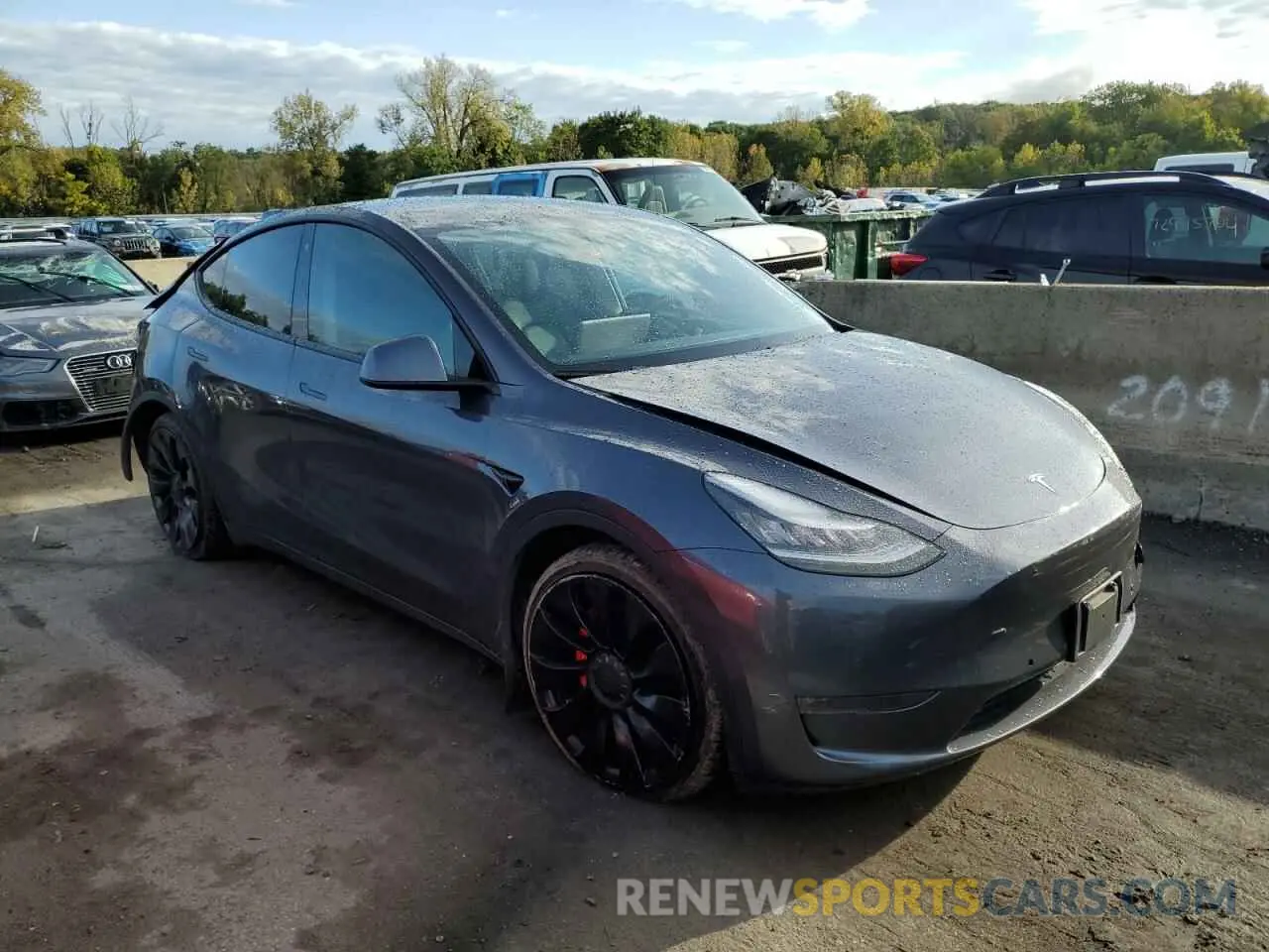4 Photograph of a damaged car 5YJYGDEF7LF014003 TESLA MODEL Y 2020