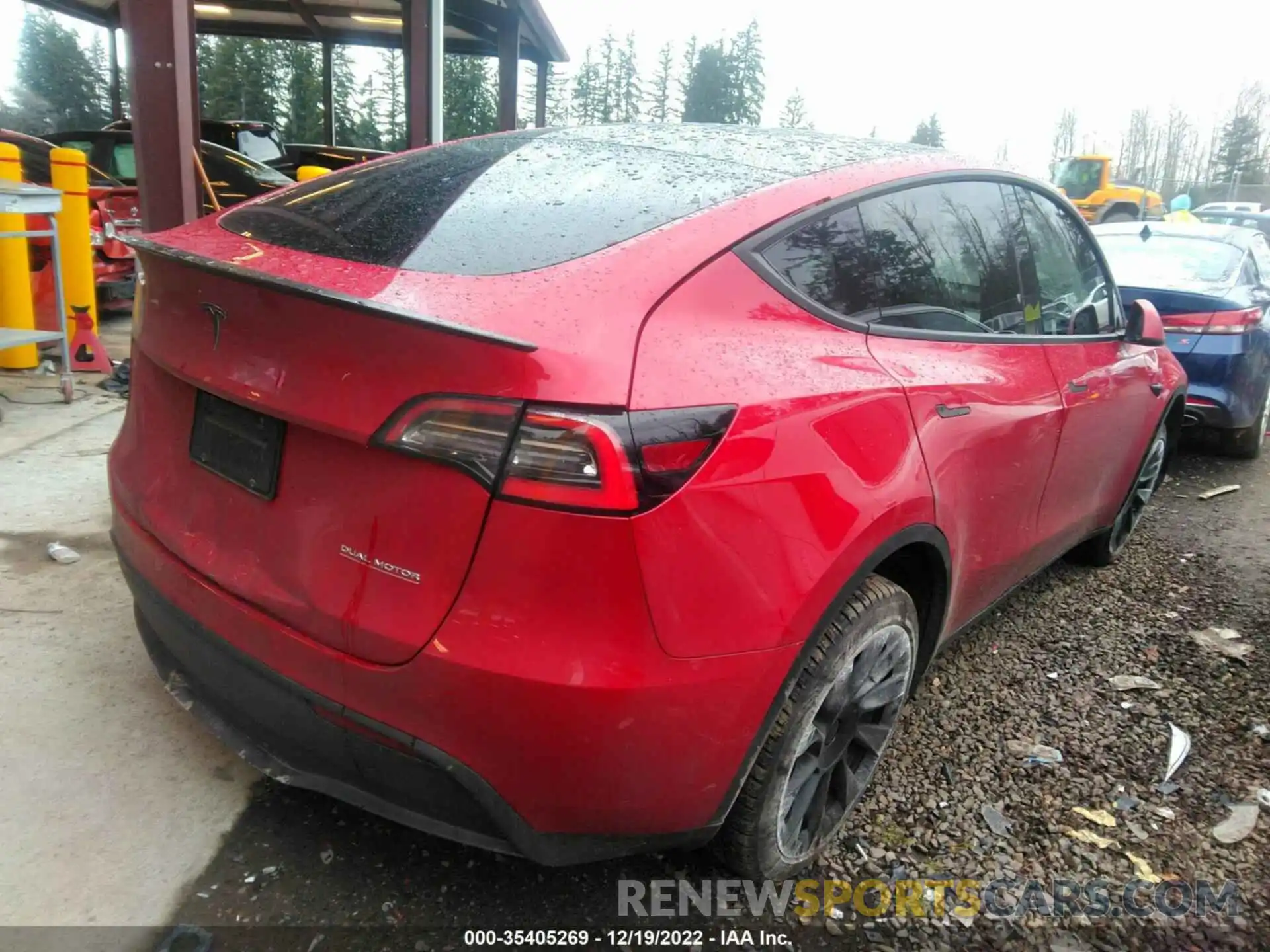 4 Photograph of a damaged car 5YJYGDEF7LF037698 TESLA MODEL Y 2020