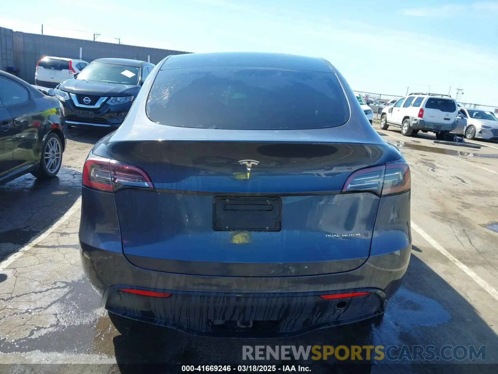 17 Photograph of a damaged car 5YJYGDEF8LF000658 TESLA MODEL Y 2020
